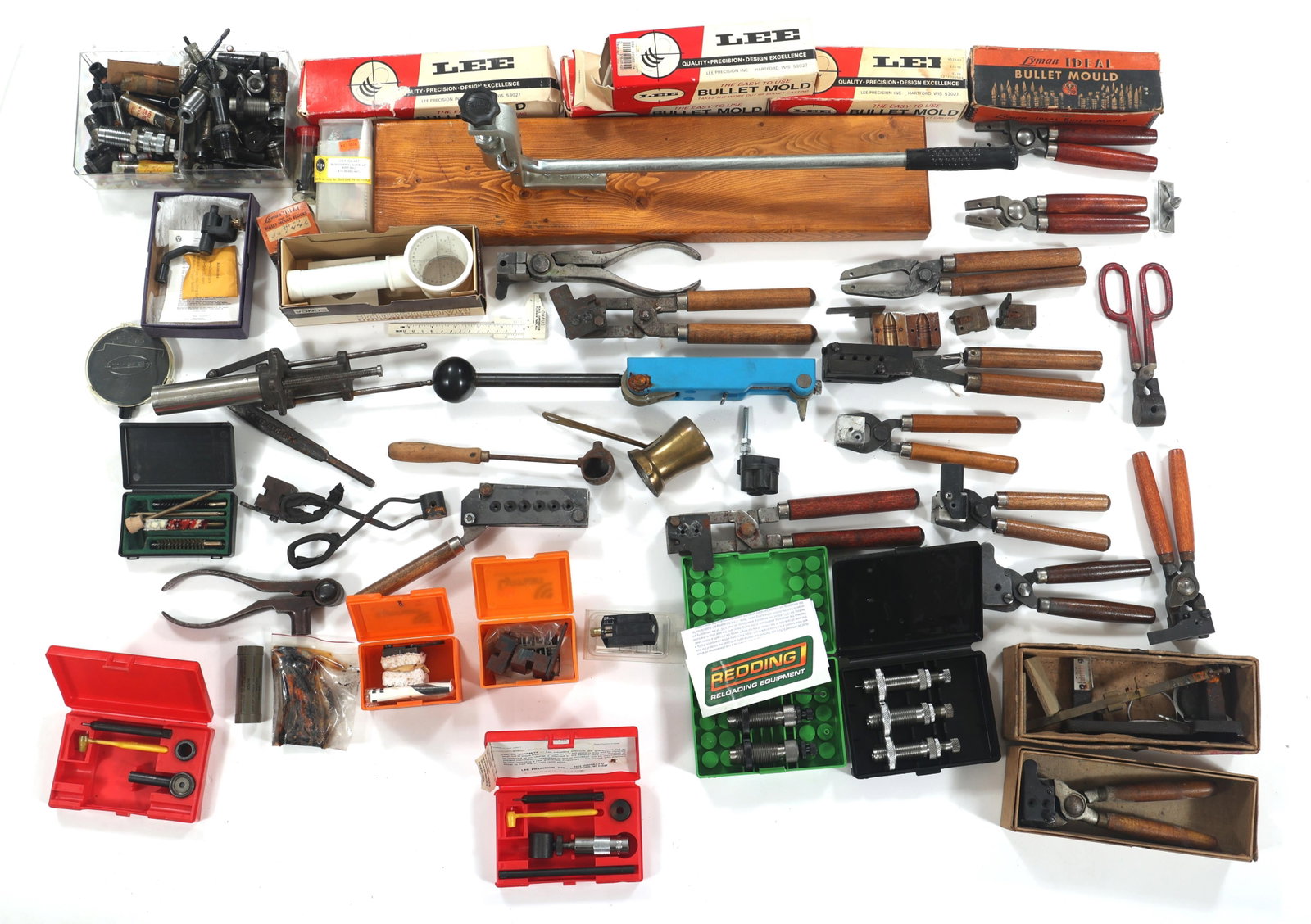 LEE & LYMAN RELOADING BULLET MOLDS AND ACCESSORIES: LEE & LYMAN RELOADING BULLET MOLDS AND ACCESSORIES Lee and Lyman reloading bullet molds and accessories. Multiple calibers. Some parts may be missing.