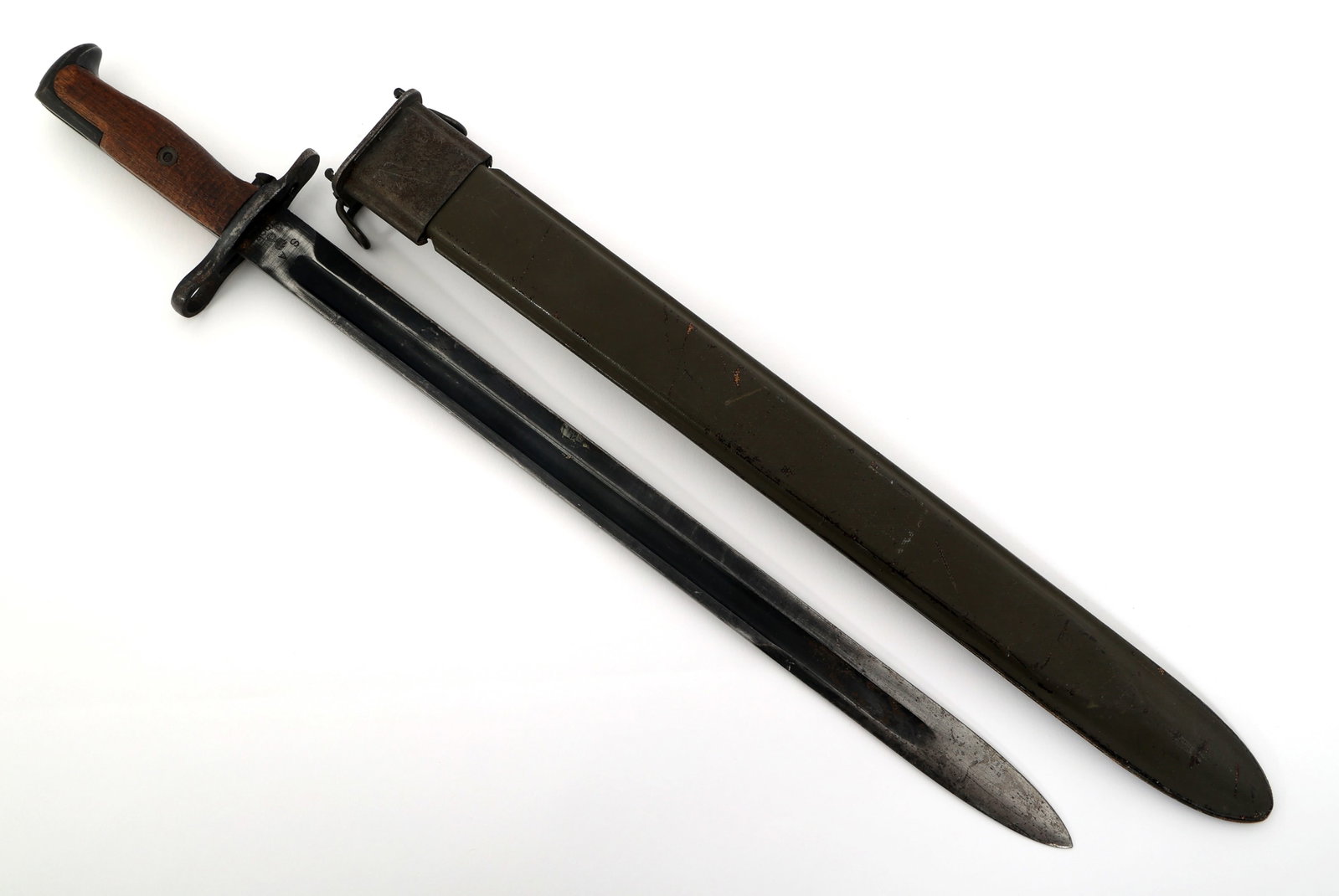 1908 US SPRINGFIELD MODEL 1905 RIFLE BAYONET: 1908 US SPRINGFIELD MODEL 1905 RIFLE BAYONET 1908 US Springfield Model 1905 rifle bayonet. Ricasso stamped SA / flaming bomb / 1908 and US / 253888. Mouthpiece of scabbard stamped flaming bomb with US