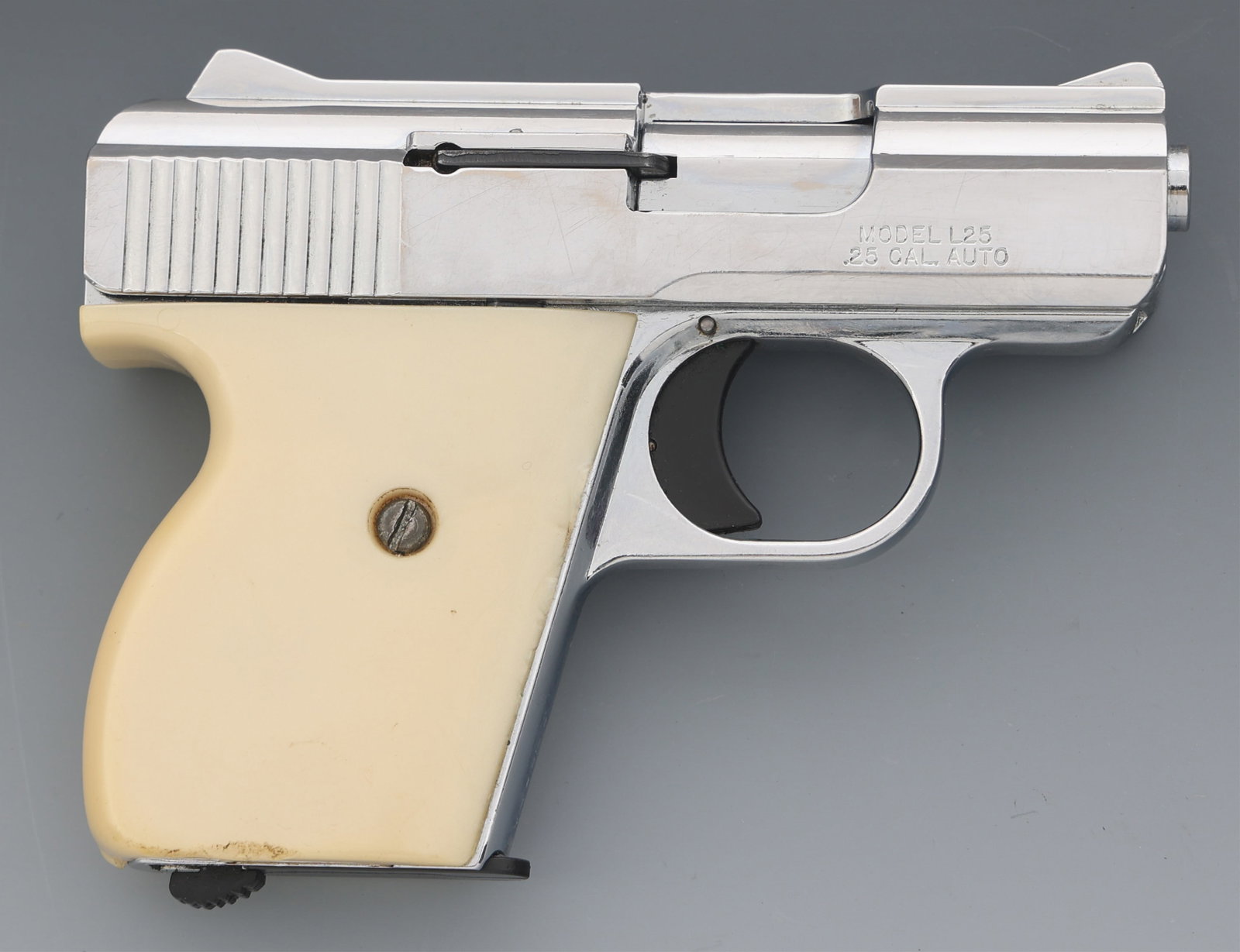 LORCIN MODEL L-25 .25 AUTO CALIBER PISTOL: LORCIN MODEL L-25 .25 AUTO CALIBER PISTOL Lorcin Model L-25 .25 Auto caliber semi-automatic pistol. Chrome finish. Fixed sights. Pearl grips. Factory cardboard box with literature. Caliber / Gauge: 25