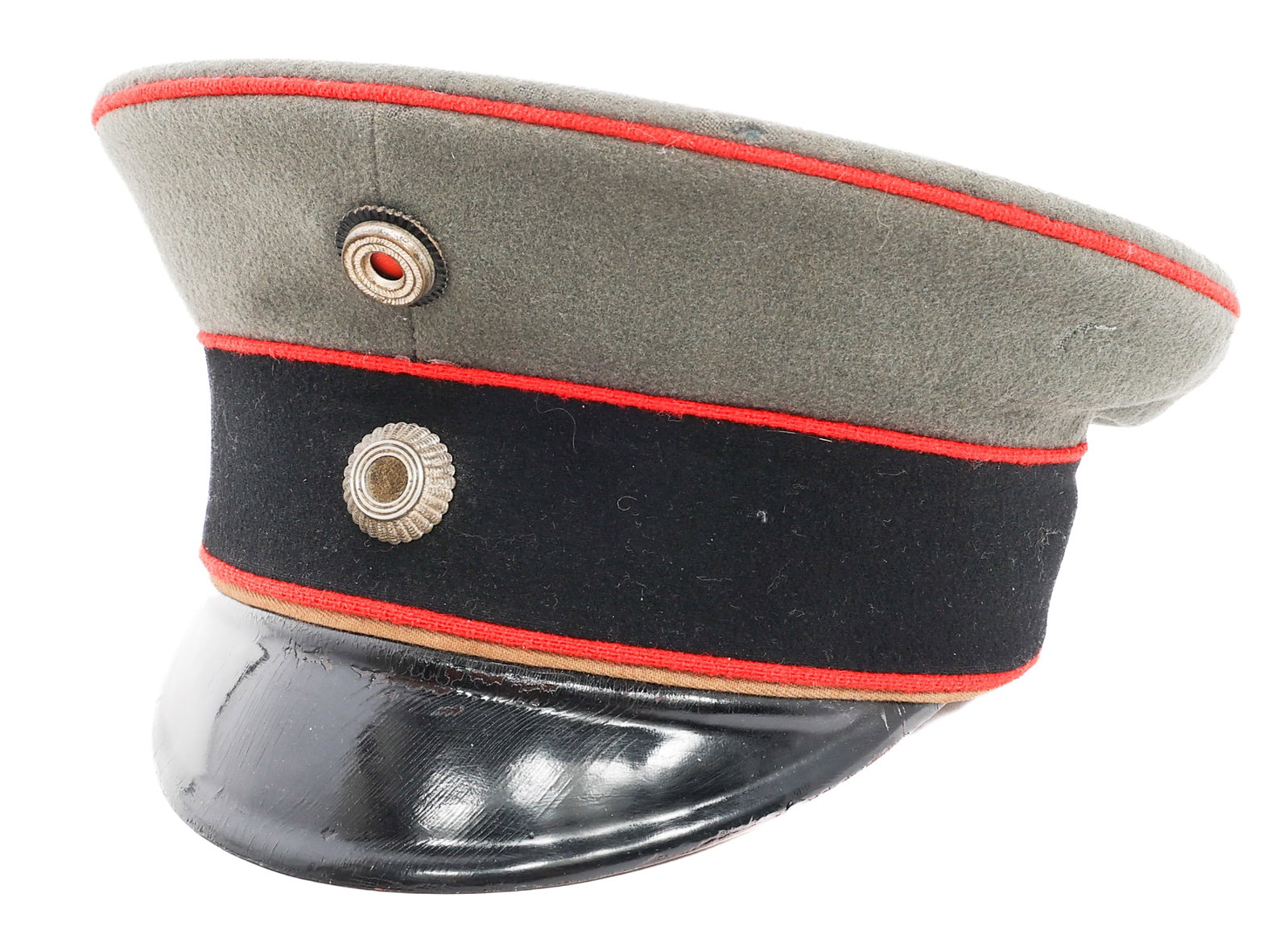 IMPERIAL GERMAN ARTILLERY SCHIRMMUTZE HAT: IMPERIAL GERMAN ARTILLERY SCHIRMMUTZE HAT Imperial German Artillery, Pioneer or Transport Officer Schirmmutze Cap. Feldgrau wool with red piping and a black band. Bavarian Officer and National cockade