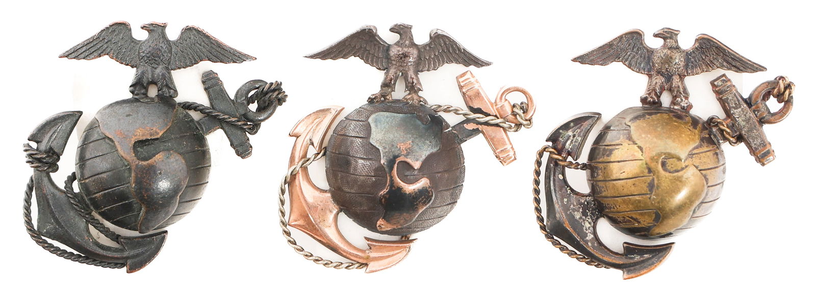 WWI USMC OFFICER DRESS & SERVICE EGA CAP BADGES: WWI USMC OFFICER DRESS & SERVICE EGA CAP BADGES P1912 USMC Officer Dress and Service EGA Cap Badges. (2) Dress EGA. (1) Service EGA. Provenance: Lifetime Military Memorabilia & Arms Collection of Pete