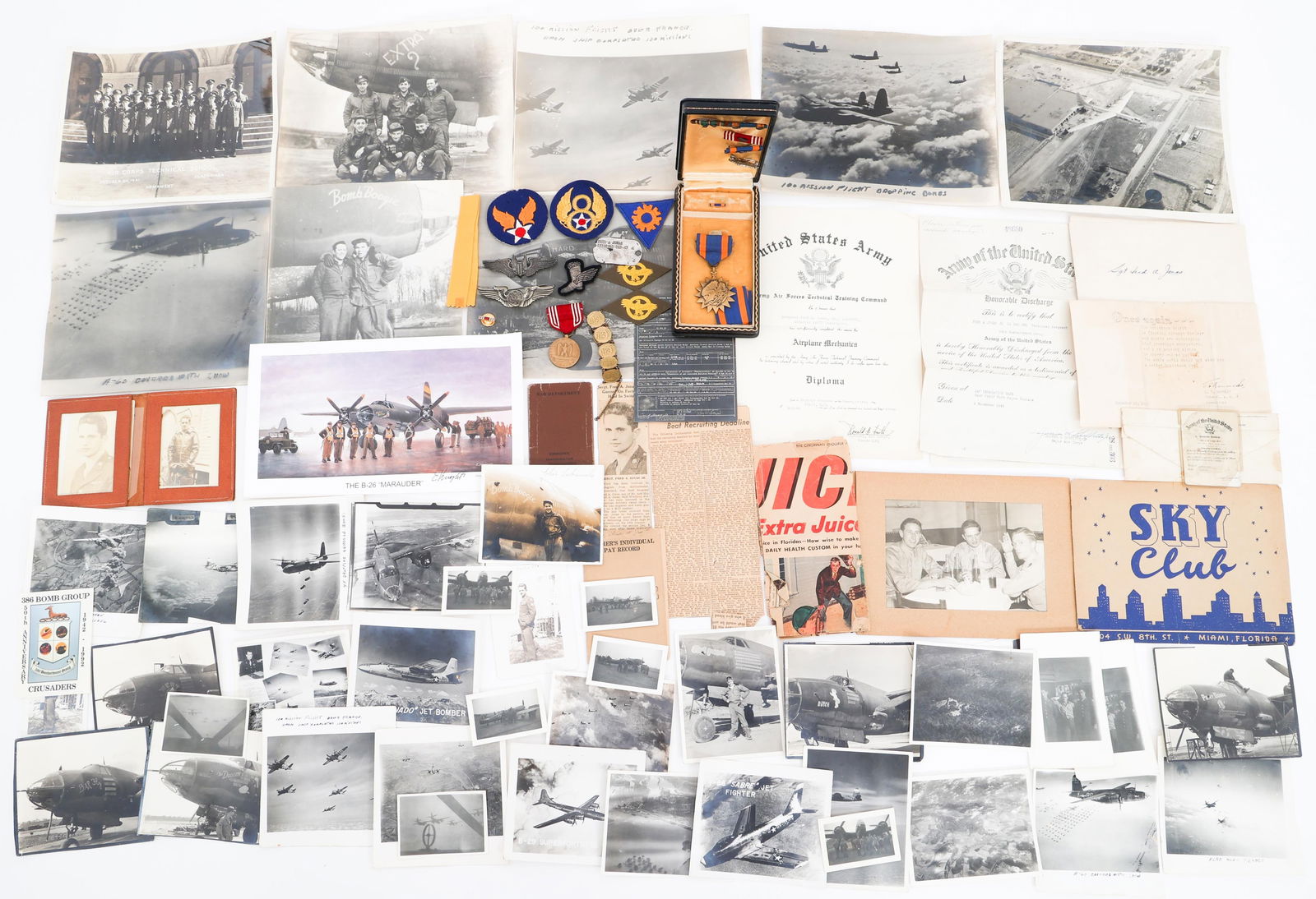 WWII USAAF 332nd BOMB SQ NAMED MEDAL & PHOTO GROUP: WWII USAAF 332nd BOMB SQ NAMED MEDAL & PHOTO GROUP WWII USAAF 32nd, Bomb Squadron, 94th Bomb Group Medal & Photograph Grouping. Named to Staff Sergeant Fred A. Jonas Jr (15382965). (1) Air Medal with