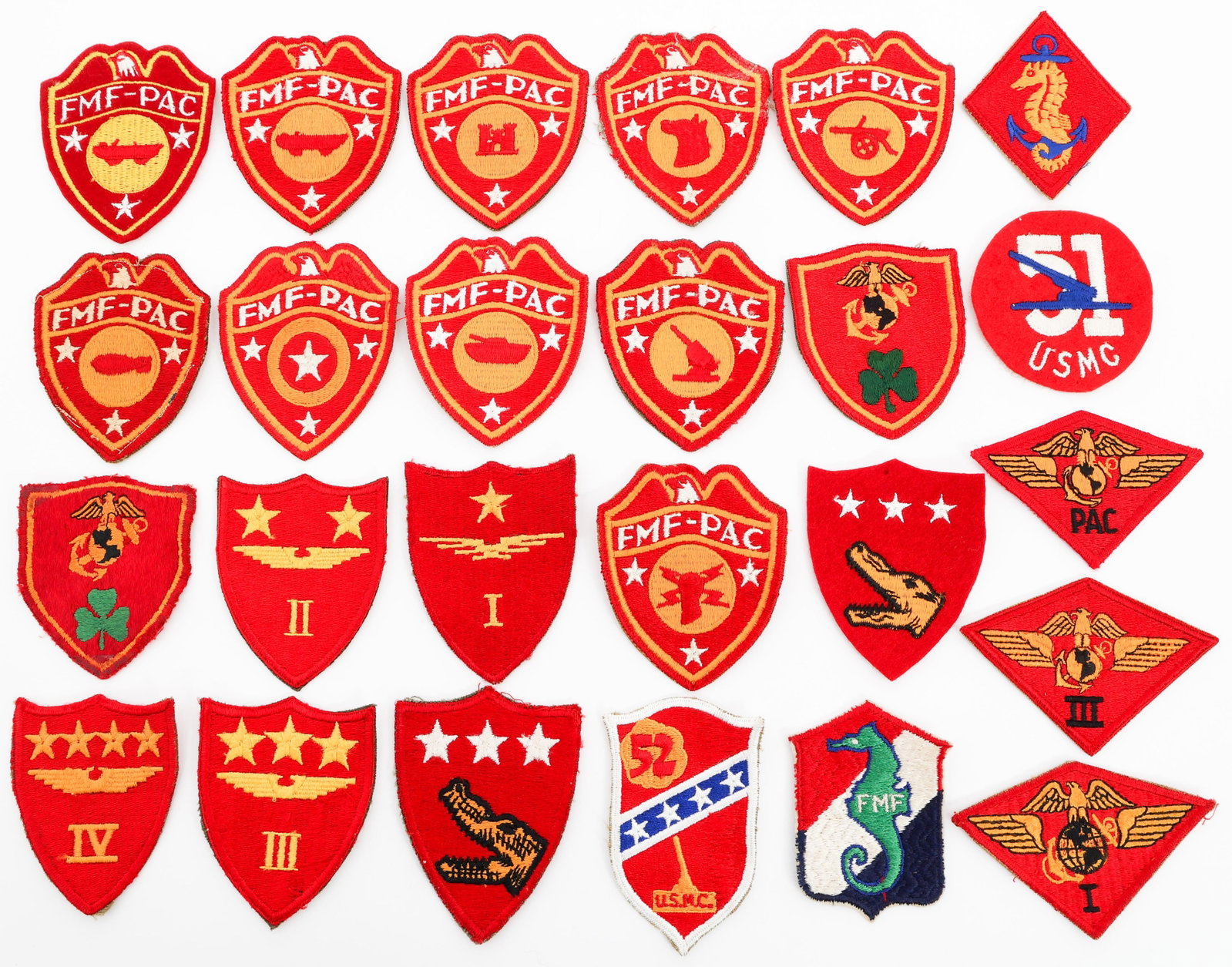 WWII USMC FMF, AIR WING & AMPHIBIOUS CORPS PATCHES: WWII USMC FMF, AIR WING & AMPHIBIOUS CORPS PATCHES WWII US Marine Corps Fleet Marine Force, Air Wing and Amphibious Corps Patches. Full embroidered cotton and cotton on felt construction. (1) Dog Plat