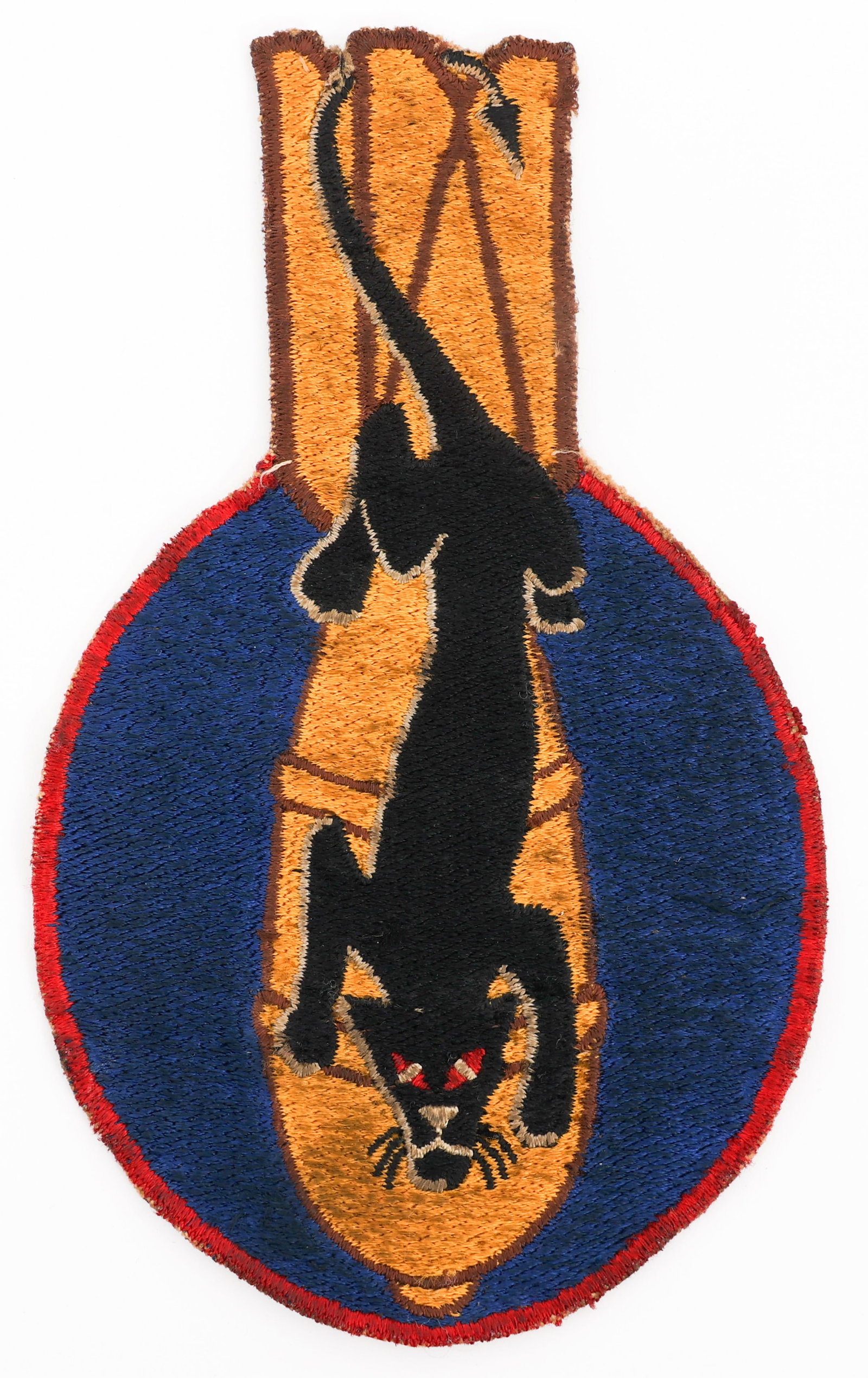 KOREAN WAR USAF 494th FIGHTER SQUADRON PATCH: KOREAN WAR USAF 494th FIGHTER SQUADRON PATCH Korean War US Air Force 494th Fighter Squadron Patch. Full cotton embroidery. Size: 7" x 4" Provenance: Lifetime Military Memorabilia & Arms Collection of 
