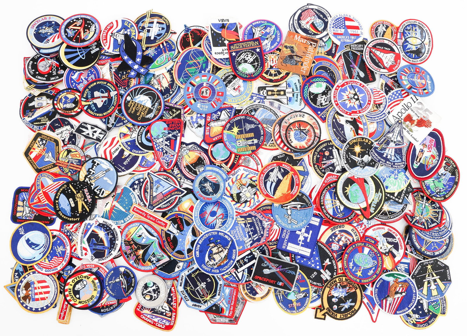 COLD WAR - CURRENT NASA & SPACE PROGRAM PATCHES: COLD WAR - CURRENT NASA & SPACE PROGRAM PATCHES Cold War - Modern NASA & World Space Program Patches. Weight: 5.8 lbs Provenance: Lifetime Military Memorabilia & Arms Collection of Peter L. Knepton (1