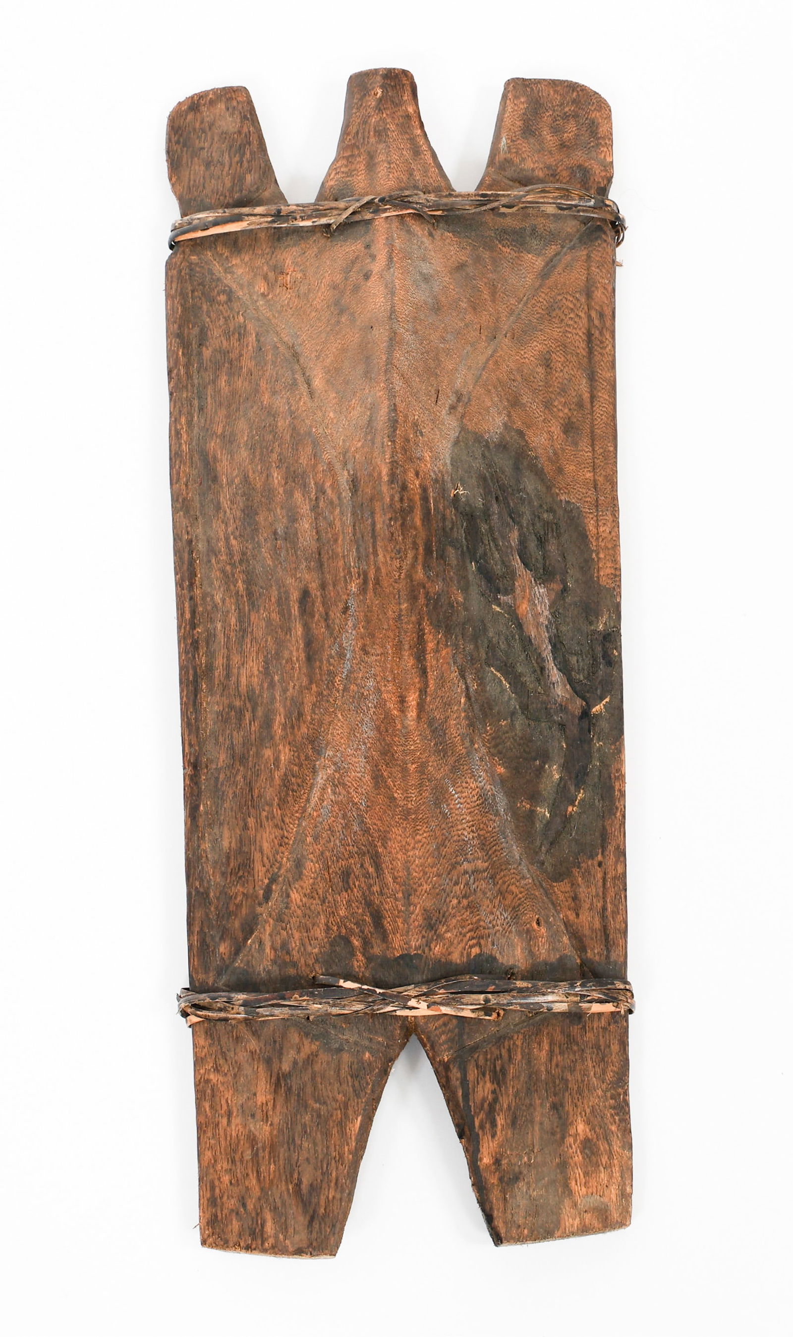 FILIPINO HEADHUNTERS KALASAG WOODEN SHIELD: FILIPINO HEADHUNTERS KALASAG WOODEN SHIELD Filipino Headhunters Kalasag Wooden Shield. Size: 30 1/2" x 11 1/2"