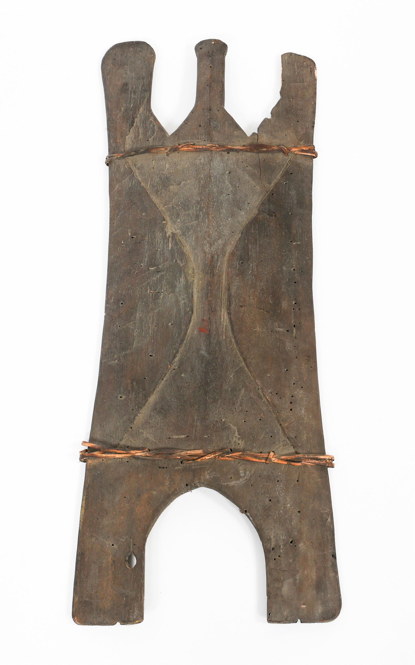FILIPINO HEADHUNTERS KALASAG WOODEN SHIELD: FILIPINO HEADHUNTERS KALASAG WOODEN SHIELD Filipino Headhunters Kalasag Wooden Shield. Size: 35 1/2" x 13"