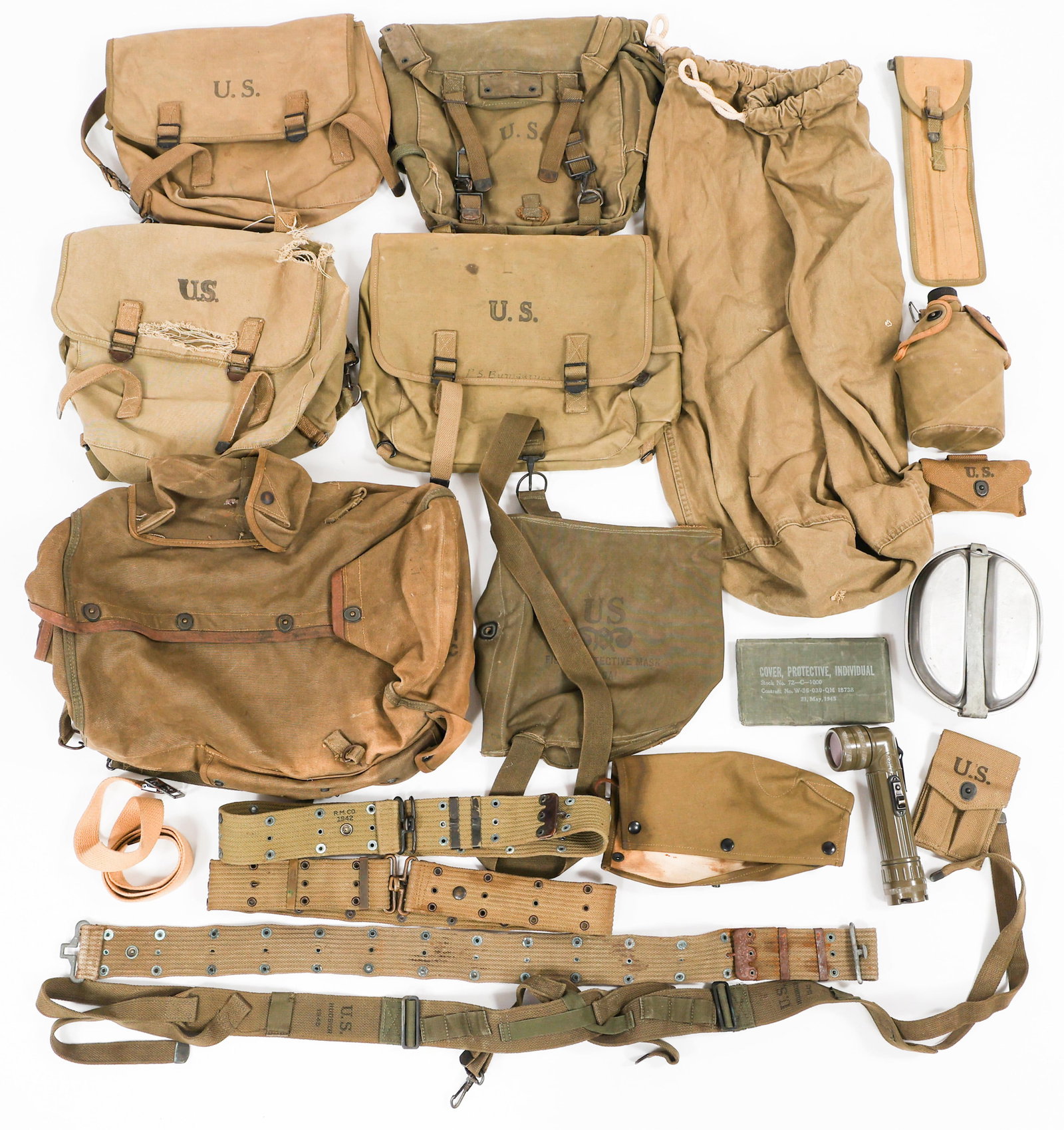 WWII US ARMY FIELD GEAR & PERSONAL EQUIPMENT: WWII US ARMY FIELD GEAR & PERSONAL EQUIPMENT WWII US Army Field Gear and Personal Equipment. Includes Mess kits, canteen, M1-C6573A cleaning kit, MX-991/U flashlight, M1929 1911 magazine pouch, M1924 