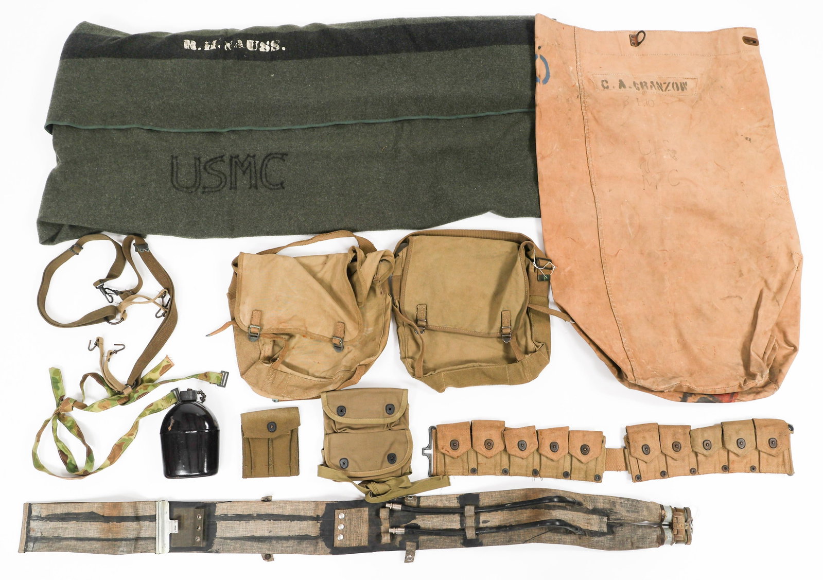 WWII USN M1926 FLOTATION BELT & USMC FIELD GEAR: WWII USN M1926 FLOTATION BELT & USMC FIELD GEAR WWII US Navy M1926 Flotation Belt and Marine Corps Field Gear. (1) USN M1926 Flotation Belt. Maker marked by The General Tire and Rubber Co. (1) M1923 C
