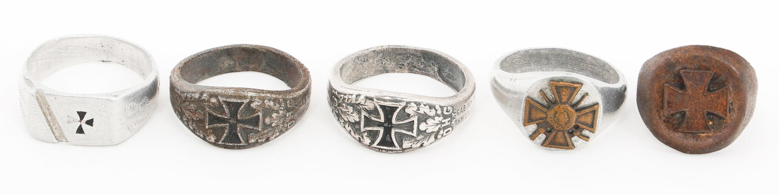 WWI IMPERIAL GERMAN IRON CROSS SIGNET RINGS: WWI IMPERIAL GERMAN IRON CROSS SIGNET RINGS WWI Imperial German Iron Cross Signet rings. Alloy and steel construction. Provenance: Lifetime Military Memorabilia & Arms Collection of Peter L. Knepton (