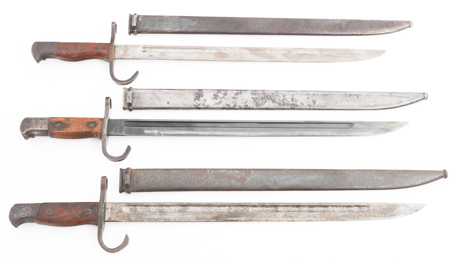 WWII IMPERIAL JAPANESE TYPE 30 BAYONETS: WWII IMPERIAL JAPANESE TYPE 30 BAYONETS WWII Imperial Japanese Type 30 Bayonets. (1) Single edged blade with fuller. Maker marked by Tokyo Army Ministry Armory on the ricasso. Blued steel hilt with wo