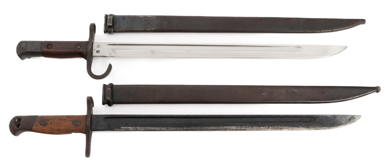 WWII IMPERIAL JAPANESE TYPE 30 BAYONETS: WWII IMPERIAL JAPANESE TYPE 30 BAYONETS WWII Imperial Japanese Type 30 Bayonets. (1) Single edged, blued blade with fuller. Maker marked by Toyoda Automatic Loom Works on the ricasso. Blued steel hilt