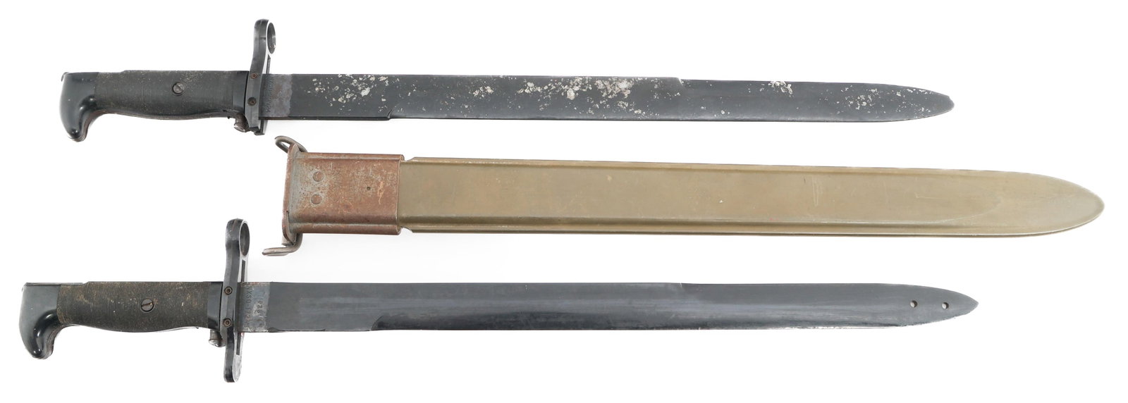 WWII US NAVY MK I PLASTIC TRAINING BAYONETS: WWII US NAVY MK I PLASTIC TRAINING BAYONETS WWII US Navy Mark 1 Plastic Training Bayonets. (2) Bayonets. Black plastic blades. Serial numbered PBO NXSO-29524 and PBO NXSO-117249. Steel hilts with comp