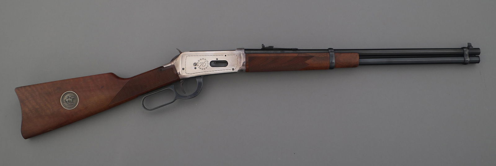WINCHESTER MODEL 1894 US BICENTENNIAL RIFLE: WINCHESTER MODEL 1894 US BICENTENNIAL RIFLE 1976 Winchester Model 1894 U.S. Bicentennial Commemorative .30-30 caliber lever action rifle. 20 inch round barrel. Engraved receiver. Checkered wood stock