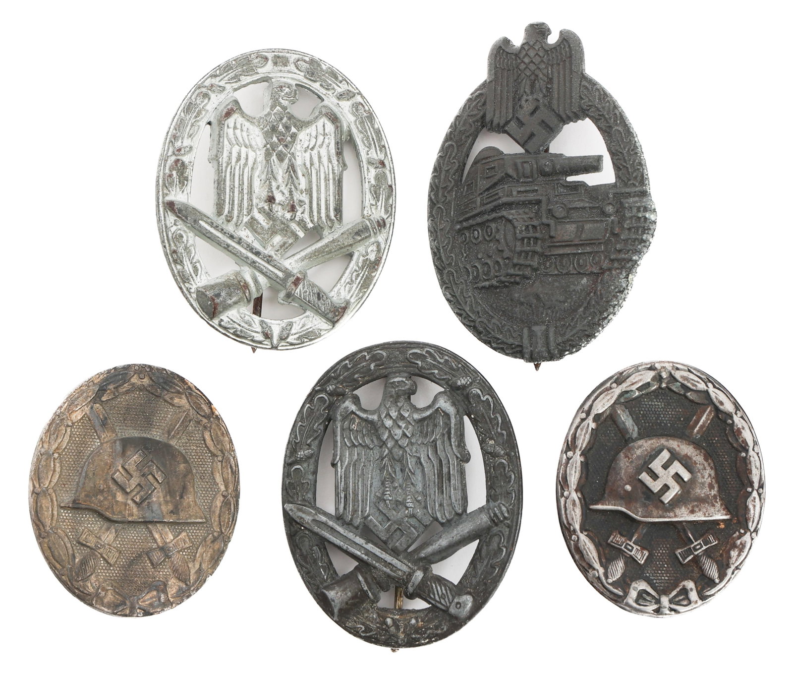WWII GERMAN WOUND & COMBAT BADGES: WWII GERMAN WOUND & COMBAT BADGES WWII German Wound & Combat Badges. Includes Silver Wound Badge maker marked "26", Black Wound Badge, Bronze Panzer Assault Badge maker marked "R.S", and two General A