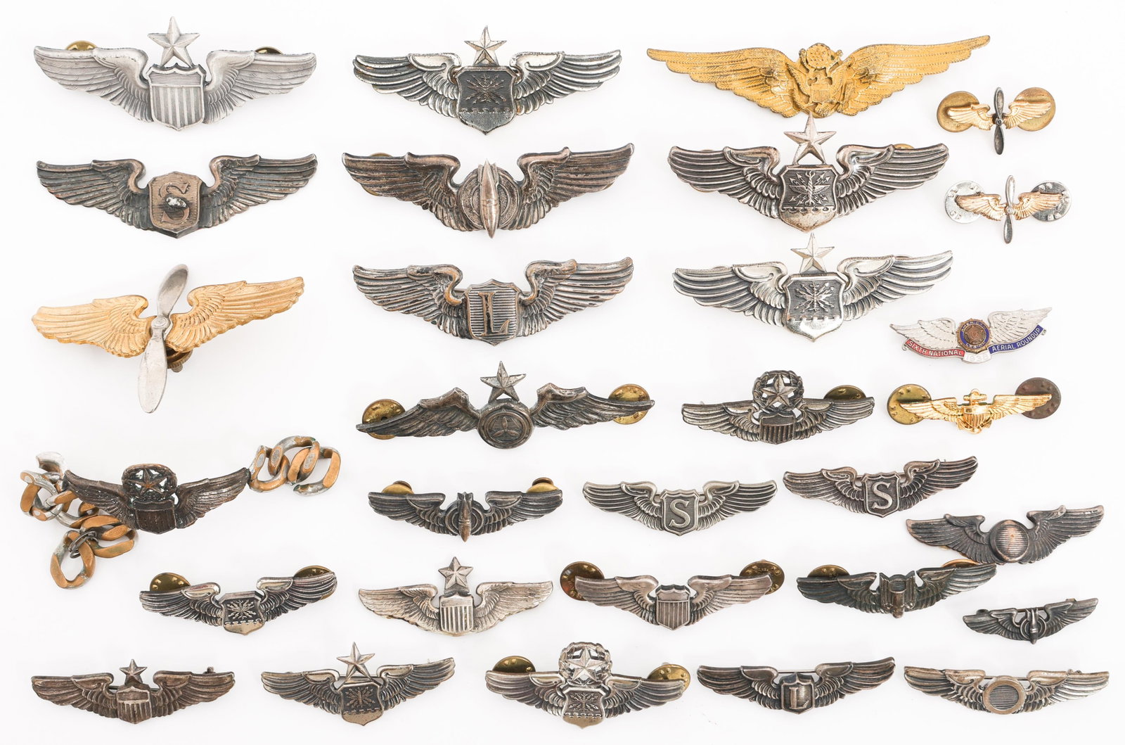 WWII - COLD WAR USAAF & AIR FORCE WINGS: WWII - COLD WAR USAAF & AIR FORCE WINGS WWII - Cold War USAAF and Air Force Wings. Includes full size and/or miniature Pilot, Aerial Gunner, Bombardier, Service Pilot, Liaison Pilot, Navigator and mor
