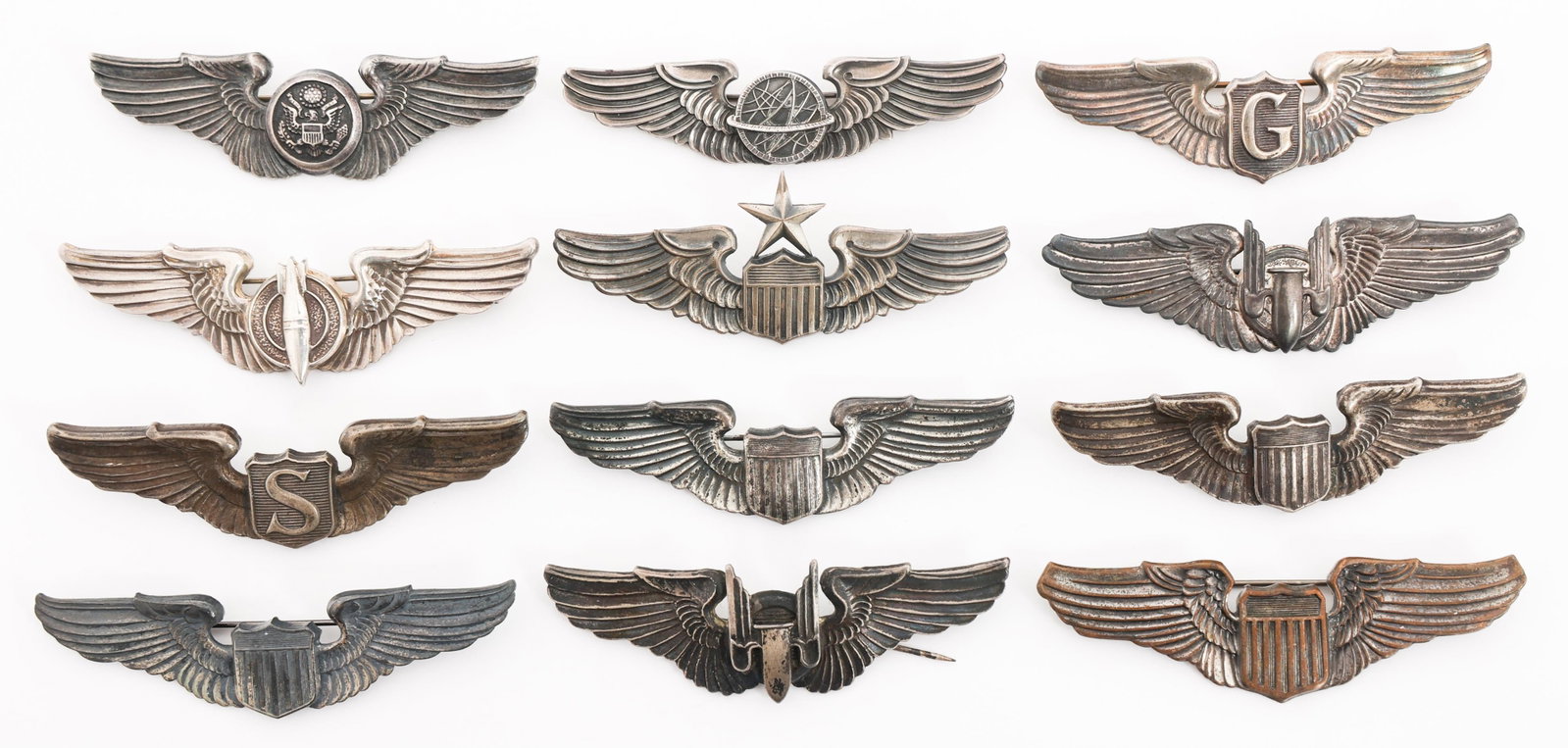 WWII USAAF 3" QUALIFICATION WINGS: WWII USAAF 3" QUALIFICATION WINGS WWII USAAF 3" Qualification Wings. Includes Senior Pilot, Pilot, Service Pilot, Glider Pilot, Bombardier, Aerial Gunner, Navigator, and Air Crew wings. Pin back and c
