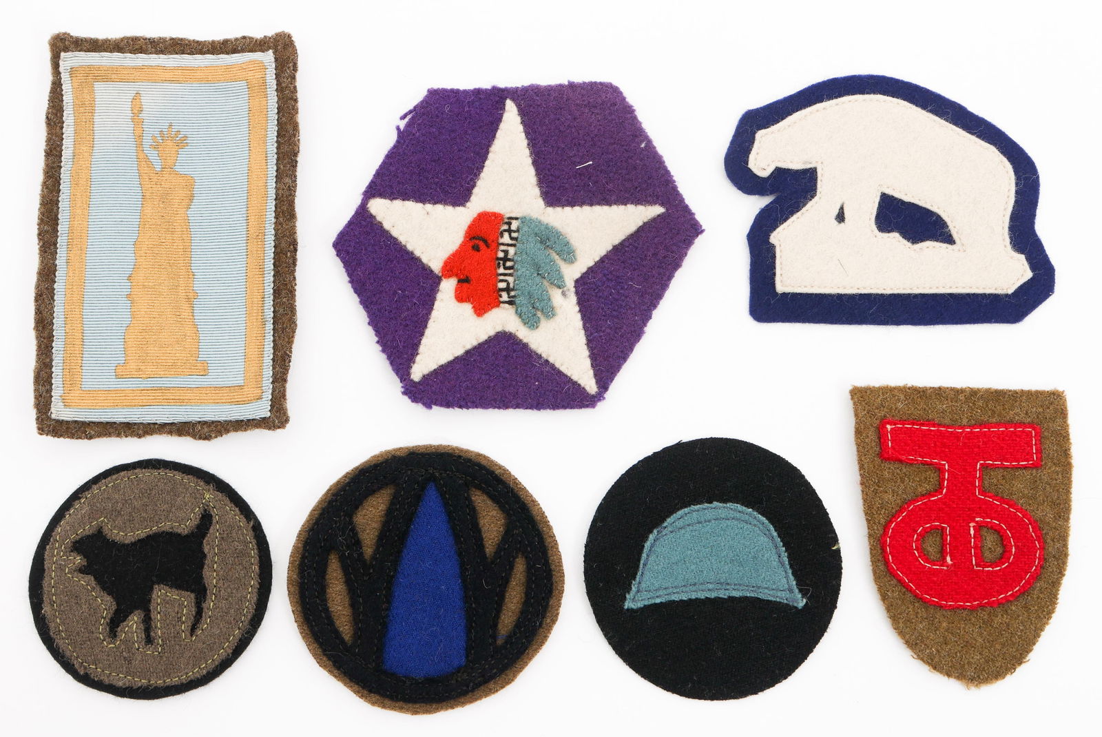 WWI US ARMY AEF DIVISION SHOULDER PATCHES: WWI US ARMY AEF DIVISION SHOULDER PATCHES WWI US AEF Division Shoulder Patches. (1) 2nd Division, 5th Machine Gun Battalion. (1) 77th Division. (1) 89th Division, 178th Infantry Brigade. (1) 93rd Divi