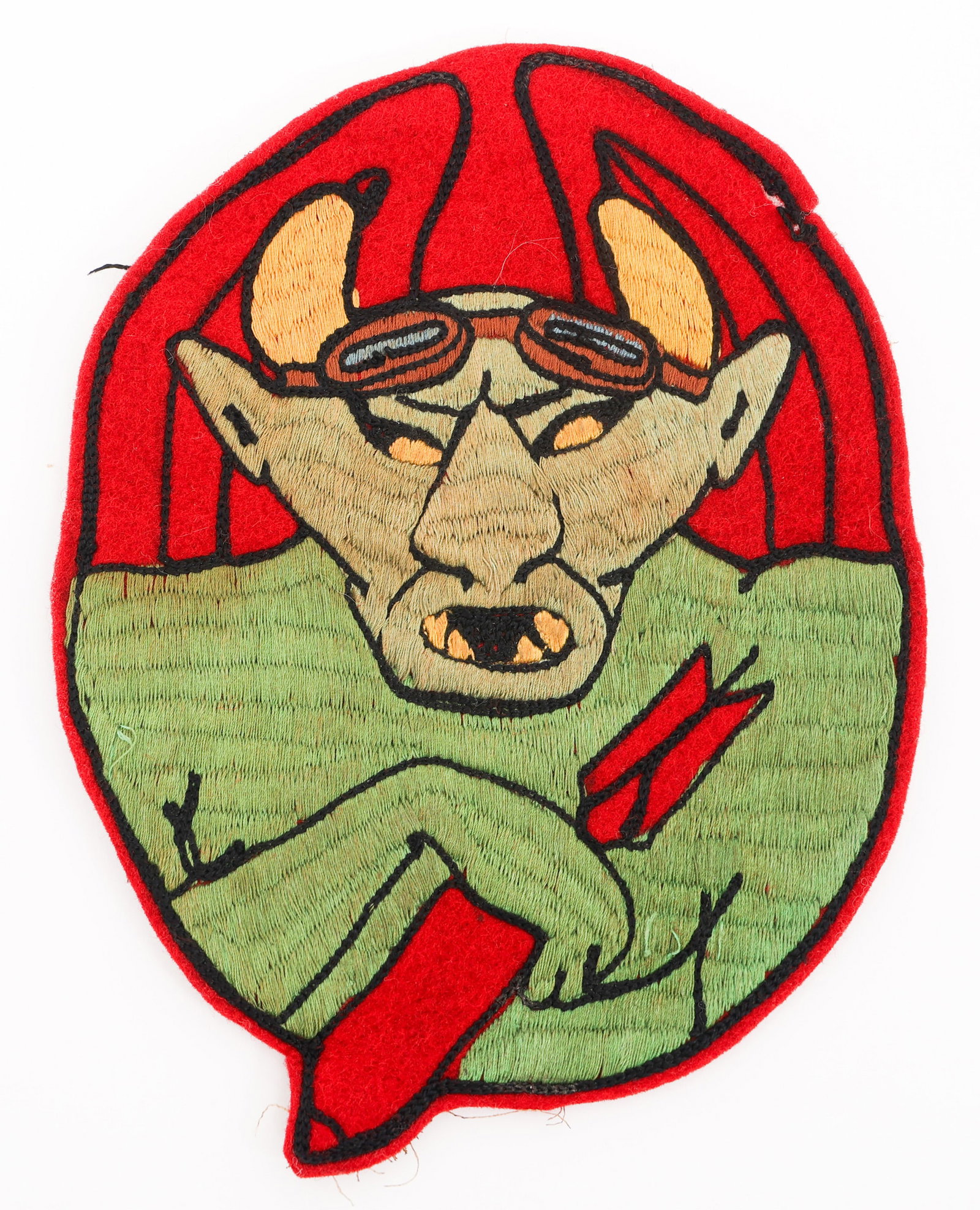 WWII USAAF UNIDENTIFIED BOMB SQ / BG PATCH: WWII USAAF UNIDENTIFIED BOMB SQ / BG PATCH WWII USAAF Unidentified Bomb Squadron / Group Patch. Cotton embroidery with black chain stitching on wool. Size: 6 1/2" x 4 3/4" Provenance: Lifetime Militar