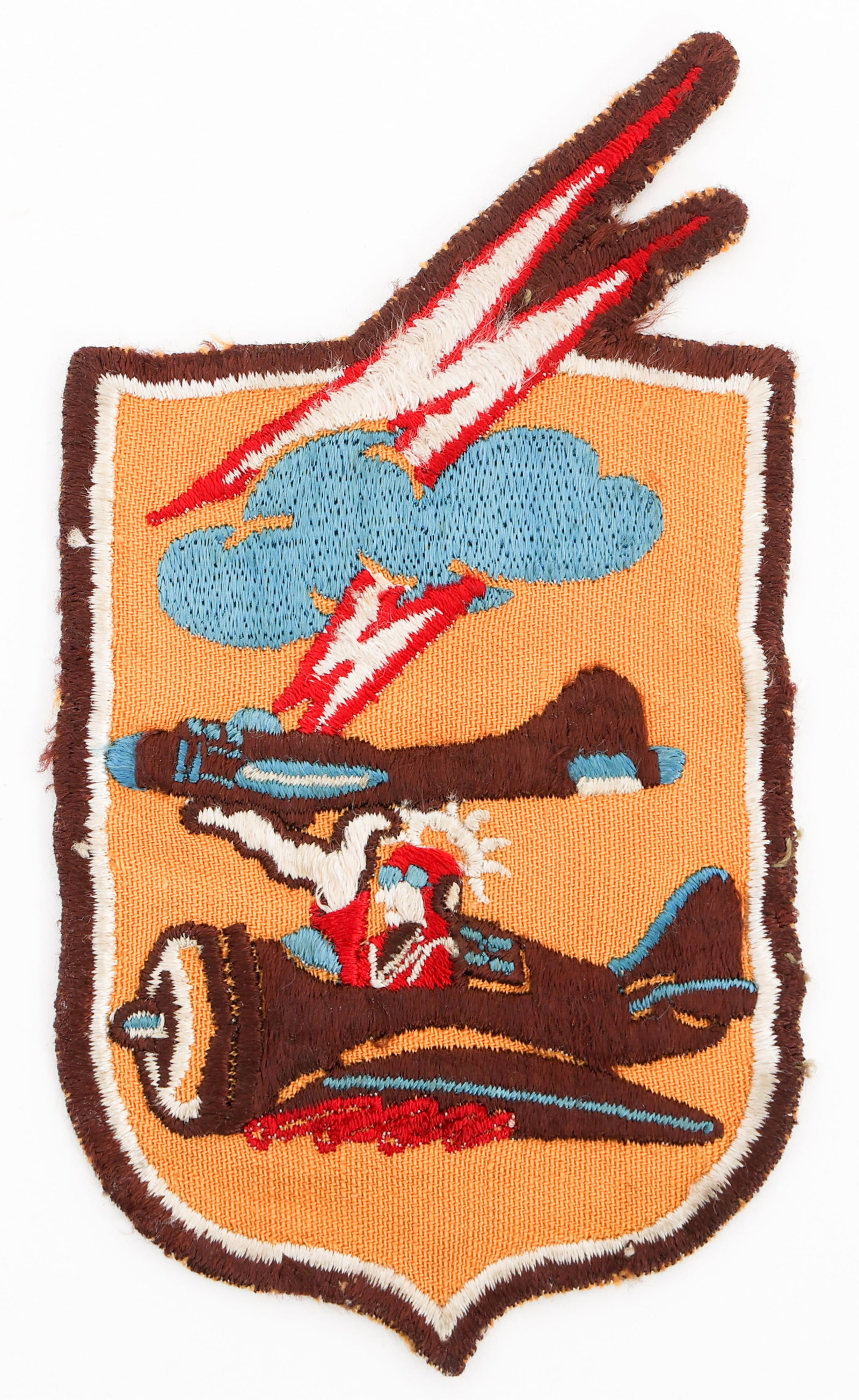 WWII USAAF 390th FS, 366th FIGHTER GROUP PATCH: WWII USAAF 390th FS, 366th FIGHTER GROUP PATCH WWII USAAF 390th Fighter Squadron, 366th Fighter Group, 9th Air Force Patch. Full cotton embroidery on twill. Size: 6 1/4" x 3 1/2" Provenance: Lifetime 