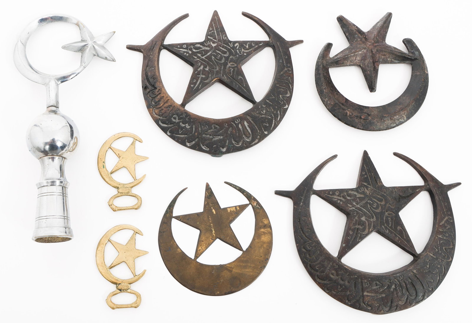 WWI OTTOMAN EMPIRE BRIDLE, FLAG TOPPER & EMBLEMS: WWI OTTOMAN EMPIRE BRIDLE, FLAG TOPPER & EMBLEMS WWI Ottoman Empire Horse Bridle, Flag Topper, Door Knockers and Emblems. (1) Horse Bridle Set. Brass construction. (1) Flag Topper. Plated brass constr