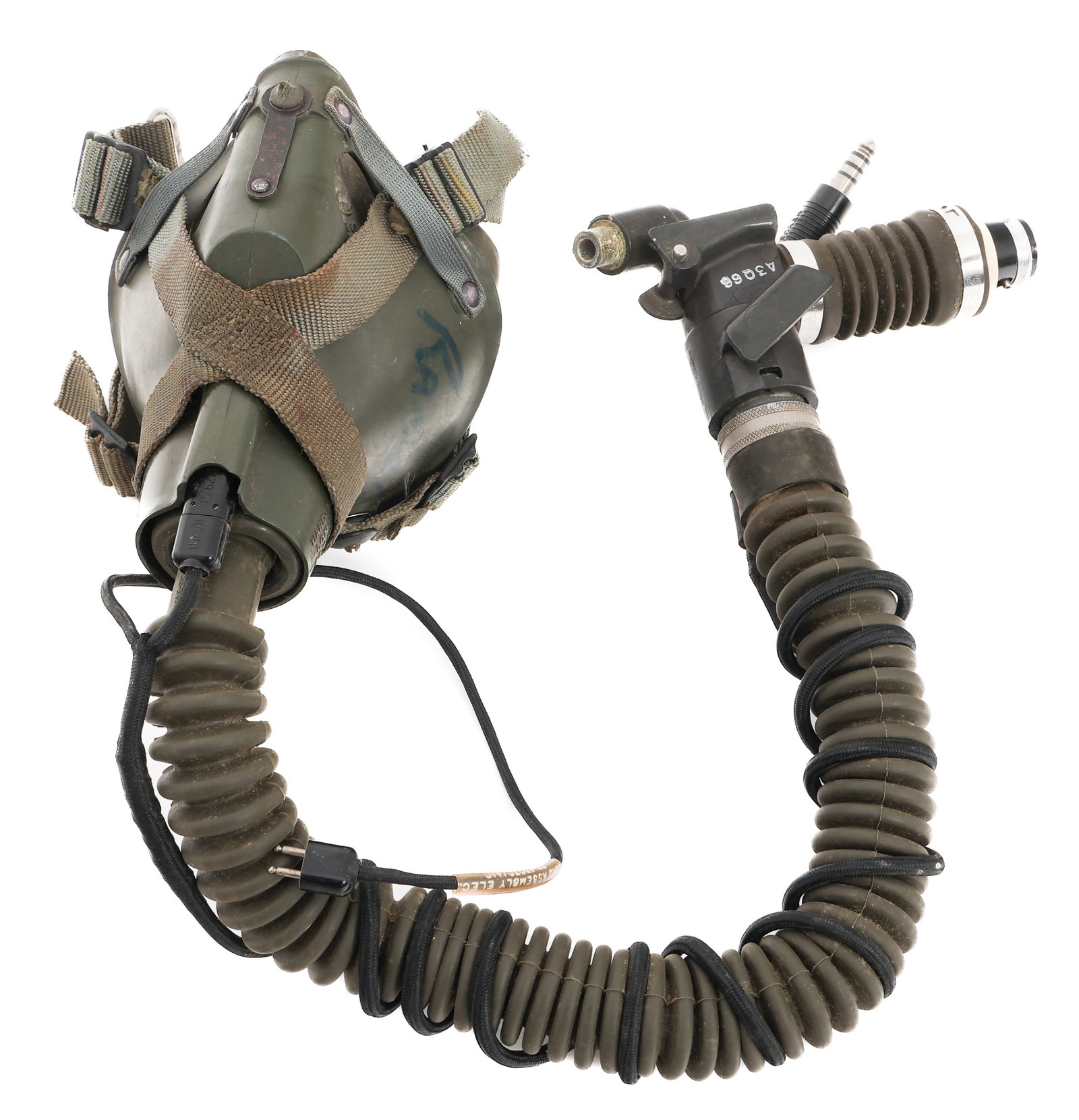 COLD WAR US AIR FORCE MBU 5/P OXYGEN MASK: COLD WAR US AIR FORCE MBU 5/P OXYGEN MASK Cold War US Air Force MBU 5/P Oxygen Mask. Complete with hookups, cloth communications cord and straight bayonets. Maker marked by Sierra. Size: Long Narrow