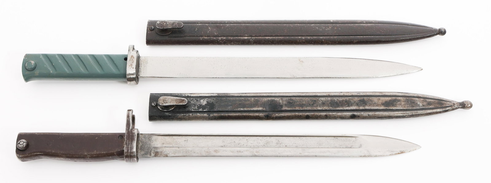 WWI GERMAN ERSATZ BAYONETS: WWI GERMAN ERSATZ BAYONETS WWI German Ersatz Bayonets. Cut down, single edged blades. Stamps present on one ricasso, faded. Steel hilts, one is painted green. Steel scabbards. Blade Length: 11 1/2" to