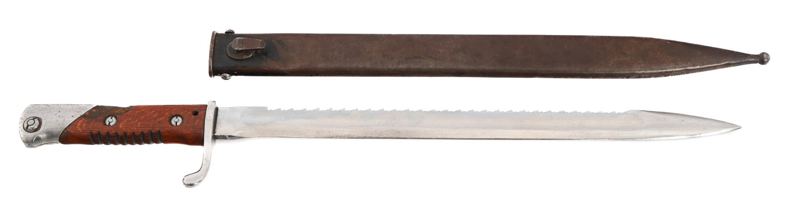 WWI GERMAN GOTTSCHO SAWBACK BAYONET: WWI GERMAN GOTTSCHO SAWBACK BAYONET WWI German Gottscho Sawback Bayonet. Straight, bright, sawback blade with fuller. Maker mark of Gottscho and "CS" on the ricasso. Royal acceptance stamp on the spin