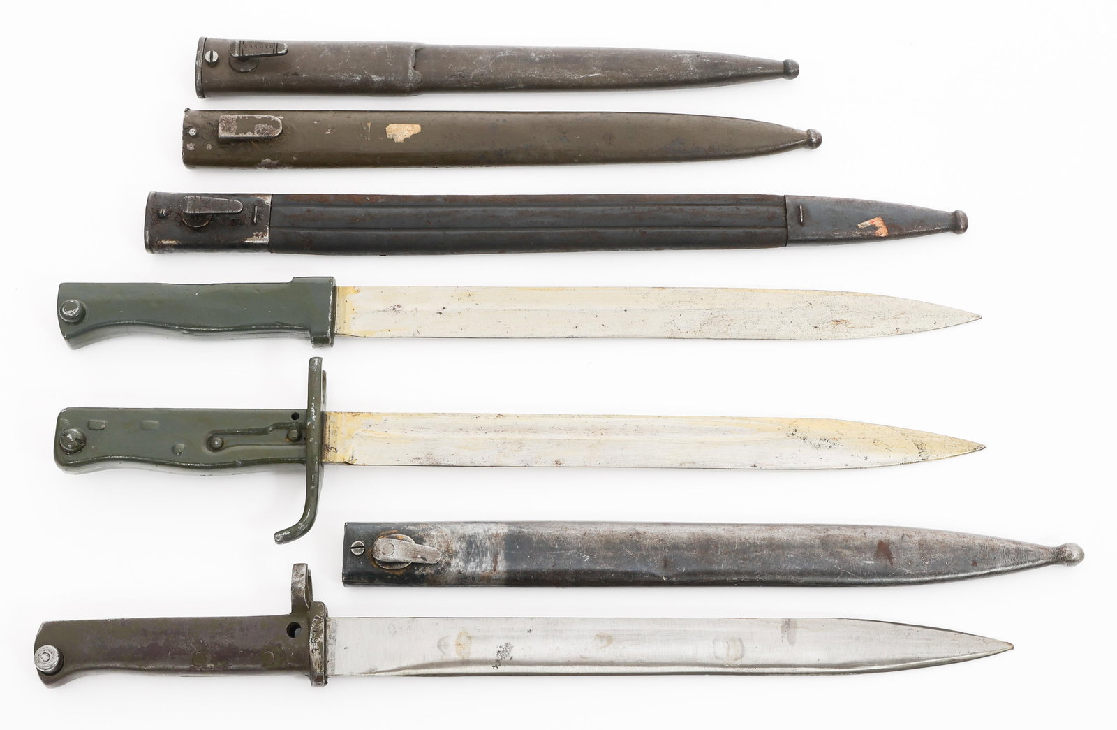 WWI IMPERIAL GERMAN ERSATZ BAYONETS & SCABBARDS: WWI IMPERIAL GERMAN ERSATZ BAYONETS & SCABBARDS WWI Imperial German Ersatz Bayonets & Scabbards. (3) Ersatz Bayonets. Single edged blades, two with fuller. No visible maker marks. One has a proof stam