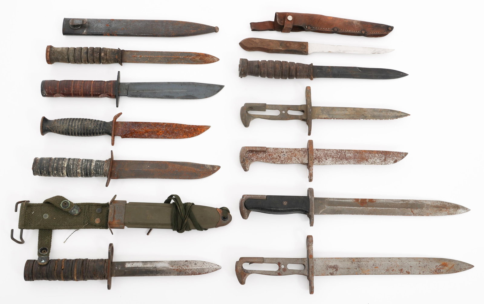 WWII - COLD WAR WORLD MILITARY BAYONETS & KNIVES: WWII - COLD WAR WORLD MILITARY BAYONETS & KNIVES WWII - Cold War World Military Bayonets and Knives. Includes Israeli fighting knife, US M1905E1, USN Utility, US M1, German K98 scabbard, US M4 bayonet