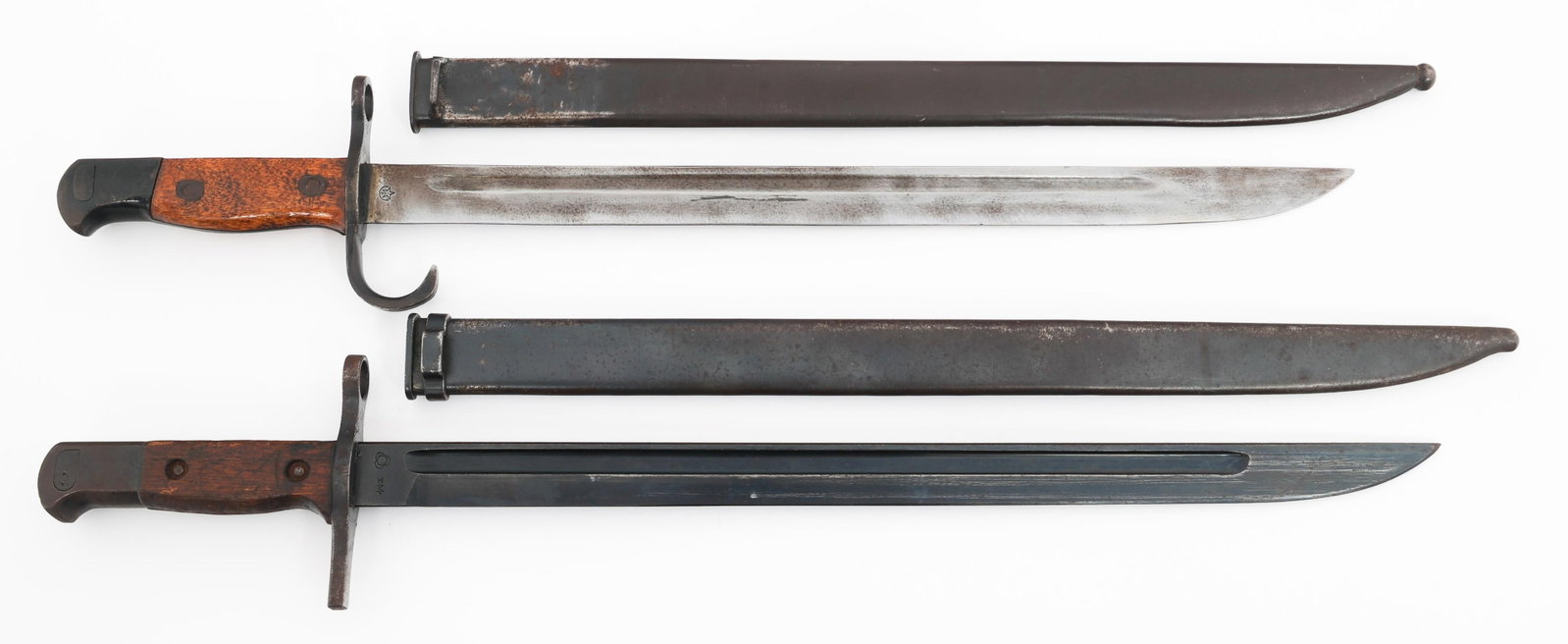 WWII IMPERIAL JAPANESE TYPE 30 BAYONETS: WWII IMPERIAL JAPANESE TYPE 30 BAYONETS WWII Imperial Japanese Type 30 Bayonets. (1) Type 30. Single edged, blade with fuller. Maker marked by Toyakawa Naval Arsenal on the ricasso. Blued steel hilt w
