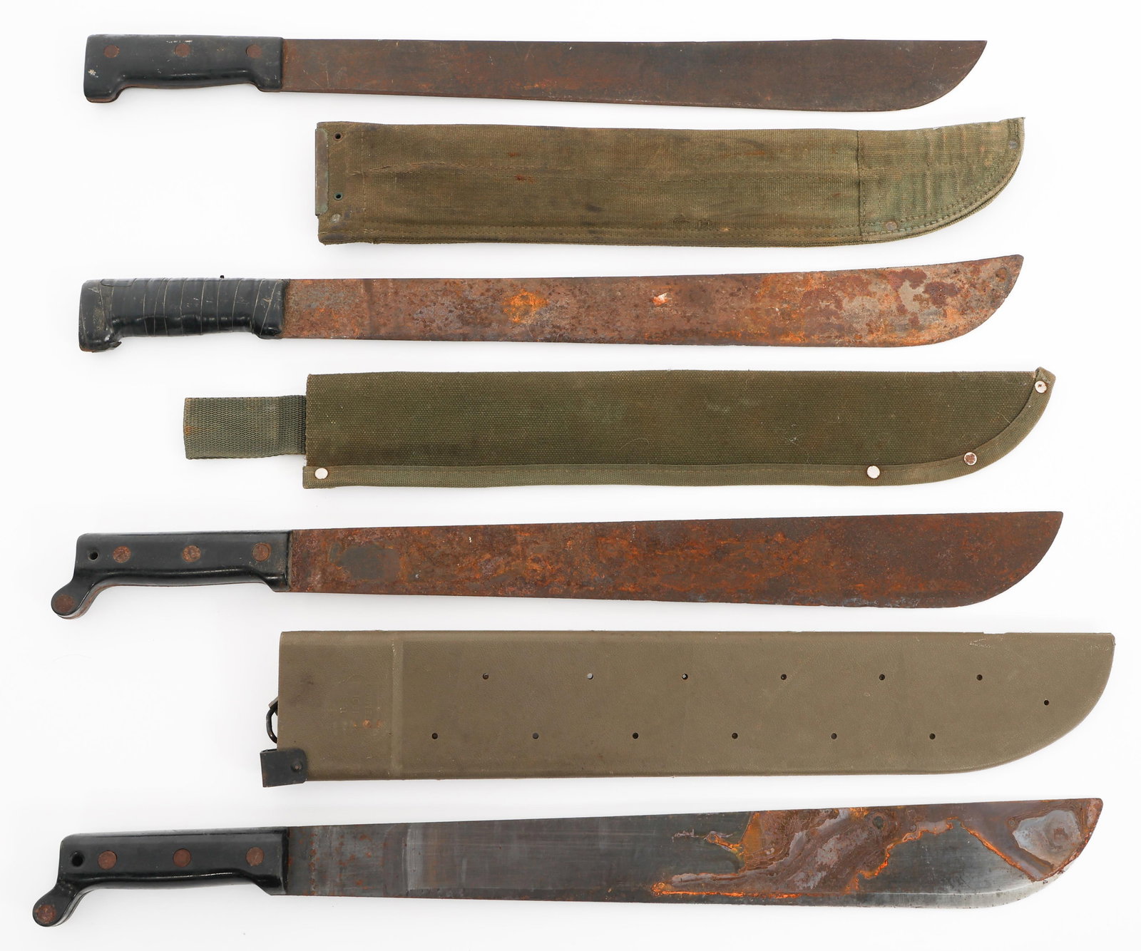 WWII - GULF WAR US MACHETES: WWII - GULF WAR US MACHETES WWII - Gulf War US Machetes. (4) Machetes. Single edged, machete blades. Only one visible maker mark of Ontario Knife present. Black composite grips. All but one have sheat