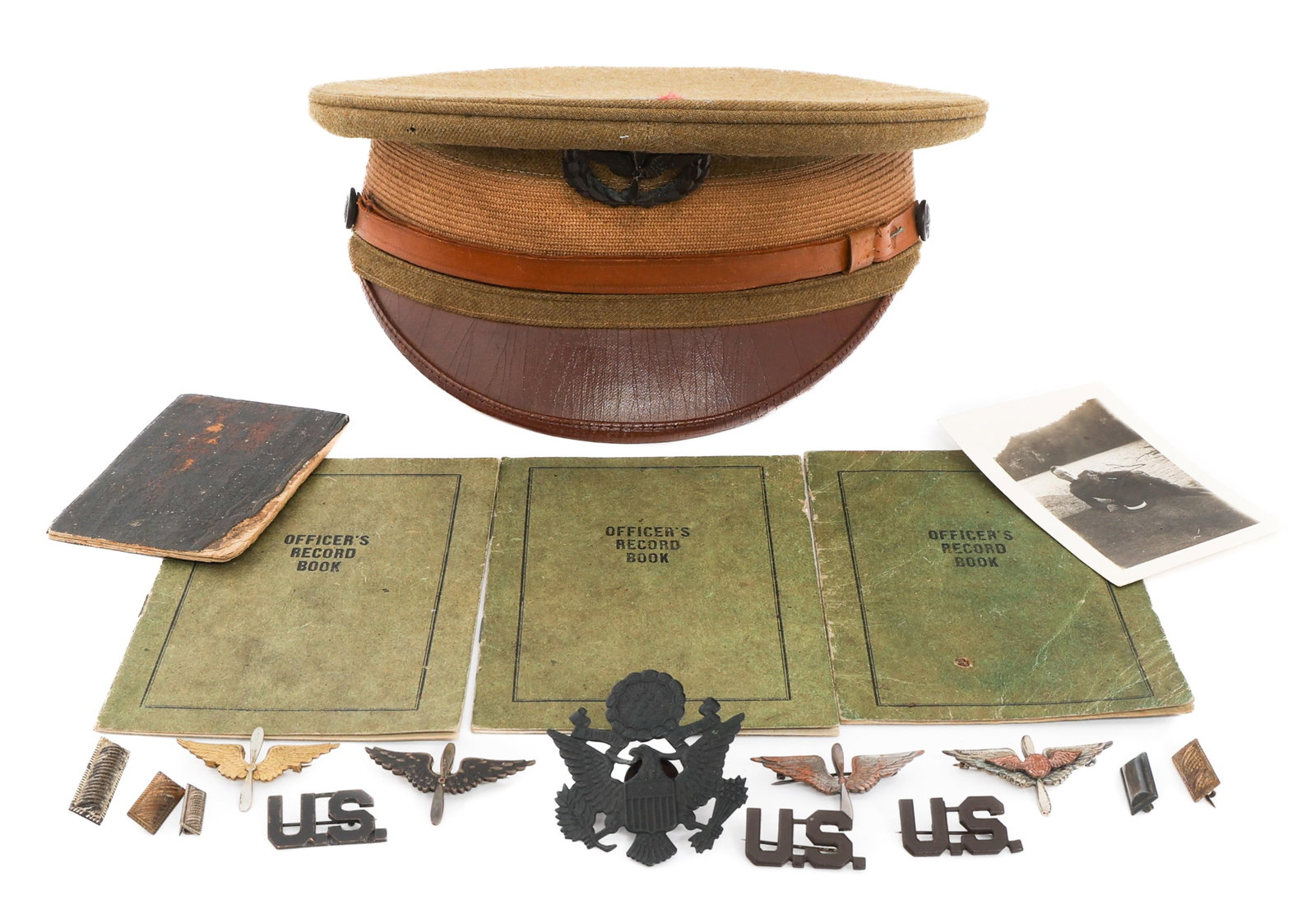 WWI USAAS ATTRIBUTED 138th AERO SQ. GROUPING: WWI USAAS ATTRIBUTED 138th AERO SQ. GROUPING WWI AEF US Army Air Service 138th Attributed to 2nd Lieutenant Homer Benjamin Harbage. Grouping includes Officer's service cap, Air Service and "US" collar