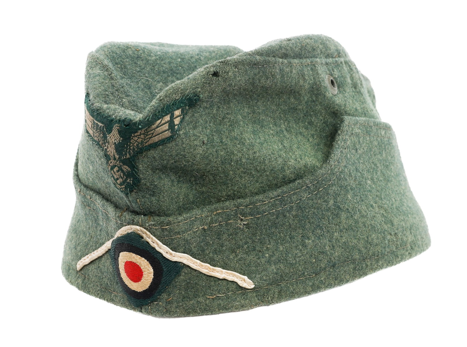 WWII GERMAN HEER OVERSEAS CAP: WWII GERMAN HEER OVERSEAS CAP WWII German Heer Overseas Cap. Wool construction. Hand stitched German eagle and cockade. No visible stamps.