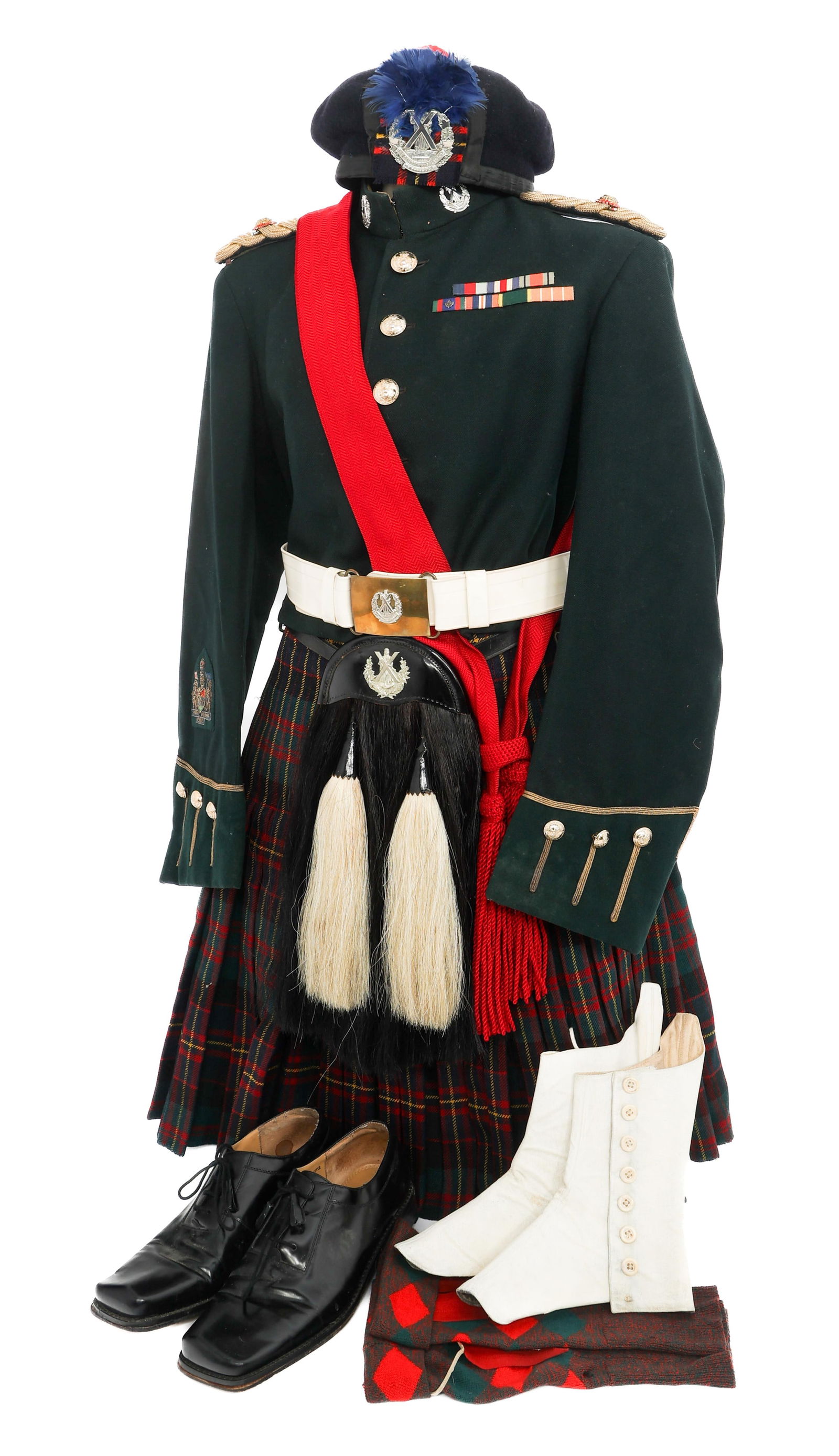 CAMERON HIGHLANDERS OF OTTAWA PIPES & DRUM UNIFORM: CAMERON HIGHLANDERS OF OTTAWA PIPES & DRUM UNIFORM Modern Cameron Highlanders of Ottowa Lieutenant Pipes and Drums Uniform. Includes beret, tunic, sash, kilt, belt, sporran, leggings, spats and black