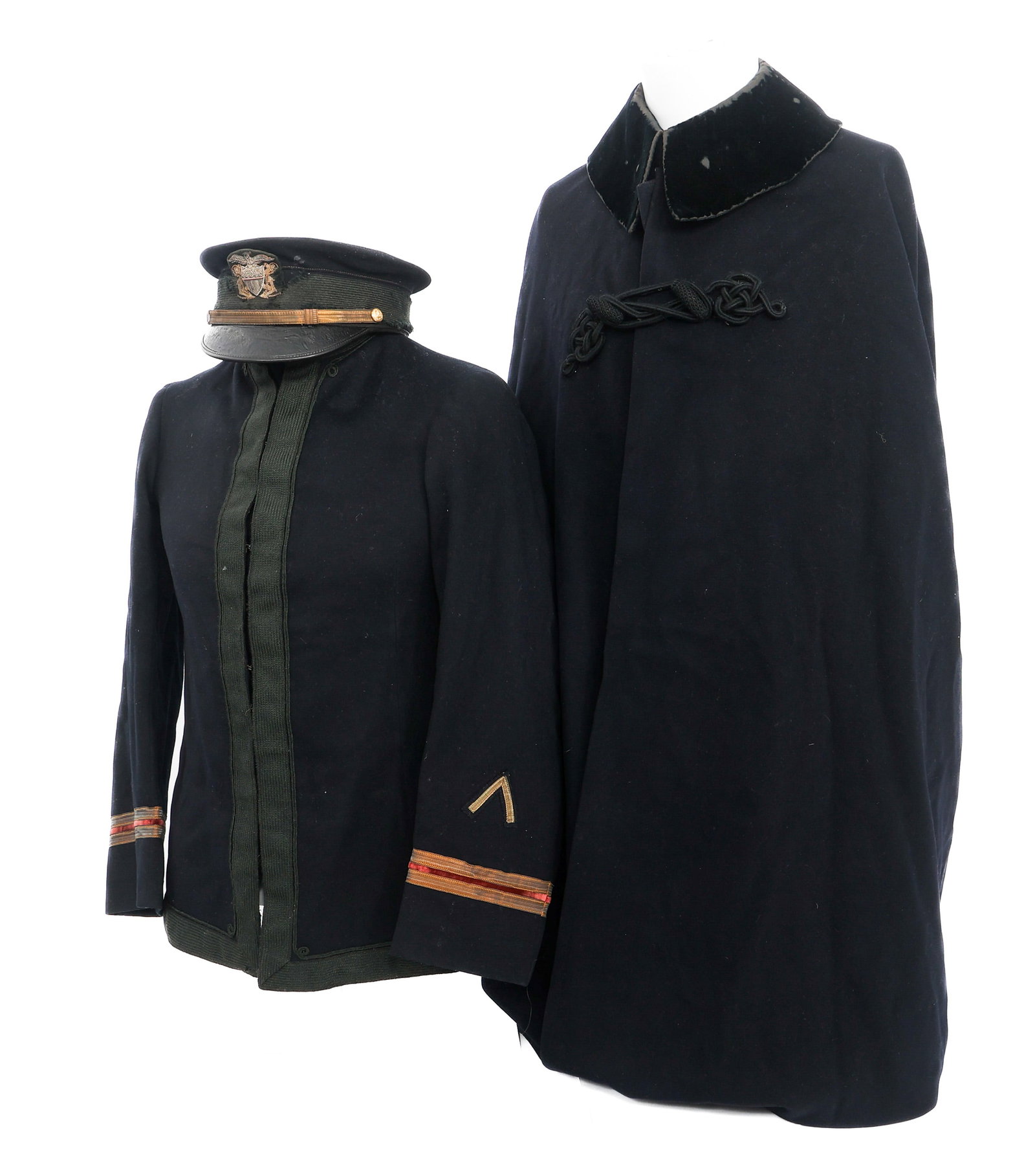 SPAN-AM WAR US NAVY M1895 MEDICAL OFFICER UNIFORM: SPAN-AM WAR US NAVY M1895 MEDICAL OFFICER UNIFORM Spanish-American War US Navy M1895 Officer Uniform. (1) Undress Tunic. Bullion Captain ranks and Medical Corps collar insignia. Maroon cuff and servic