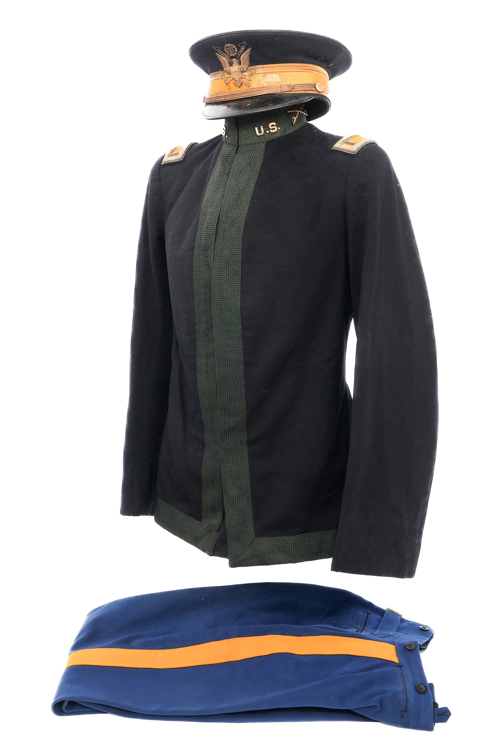 SPAN-AM WAR US ARMY M1895 CAVALRY OFFICER UNIFORM: SPAN-AM WAR US ARMY M1895 CAVALRY OFFICER UNIFORM Spanish-American War US Army M1895 Cavalry Officer Uniform. and M1912 Visor Cap. (1) M1895 Uniform. Dark blue wool tunic with bullion Cavalry 1st Lieu