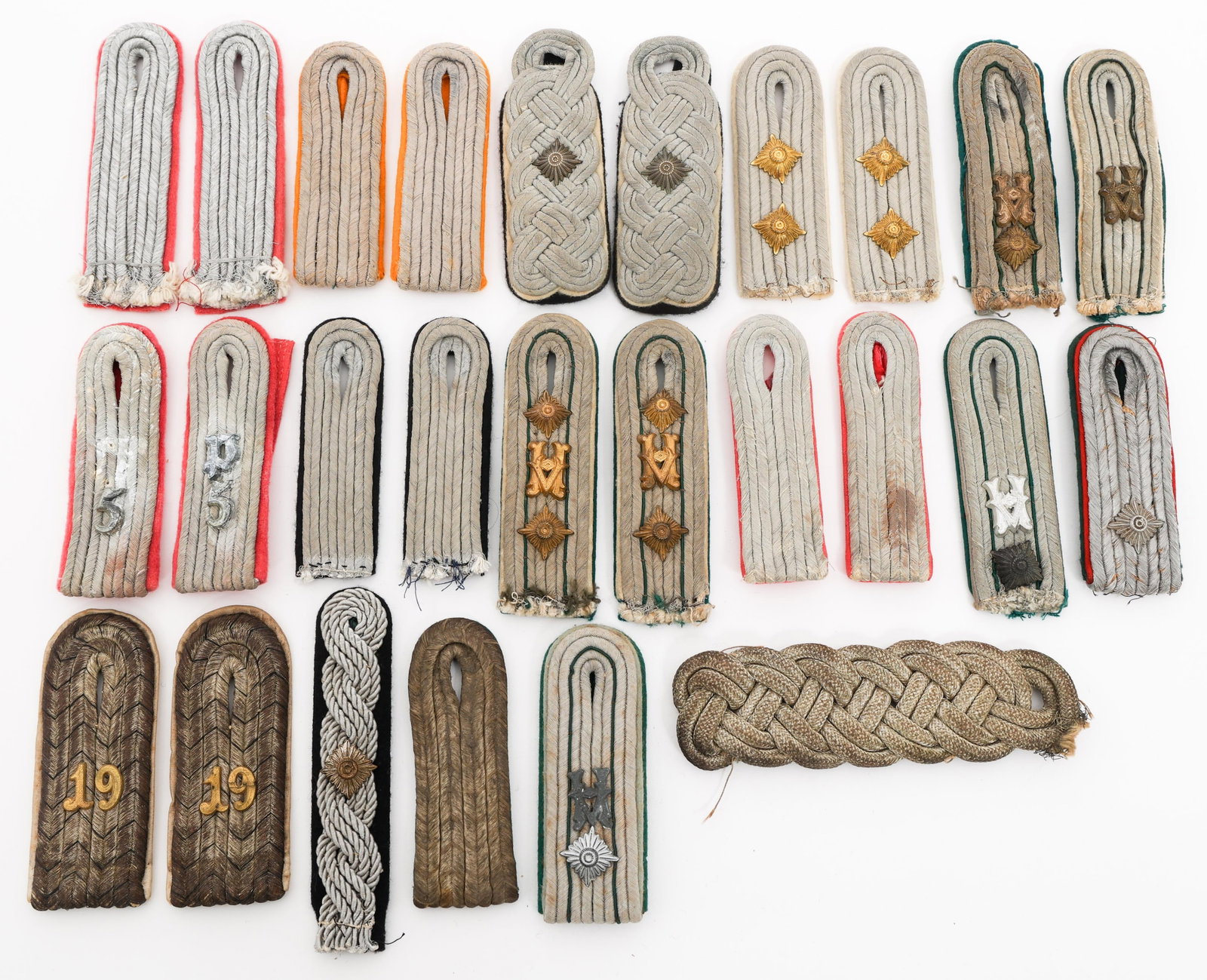 WWII GERMAN WEHRMACHT OFFICER SHOULDER BOARDS: WWII GERMAN WEHRMACHT OFFICER SHOULDER BOARDS WWII German Wehrmacht Officer Shoulder Boards. Includes various Corps of the Luftwaffe, Heer and Kriegsmarine such as Pioneer, Panzer, Cavalry/Signals Inf