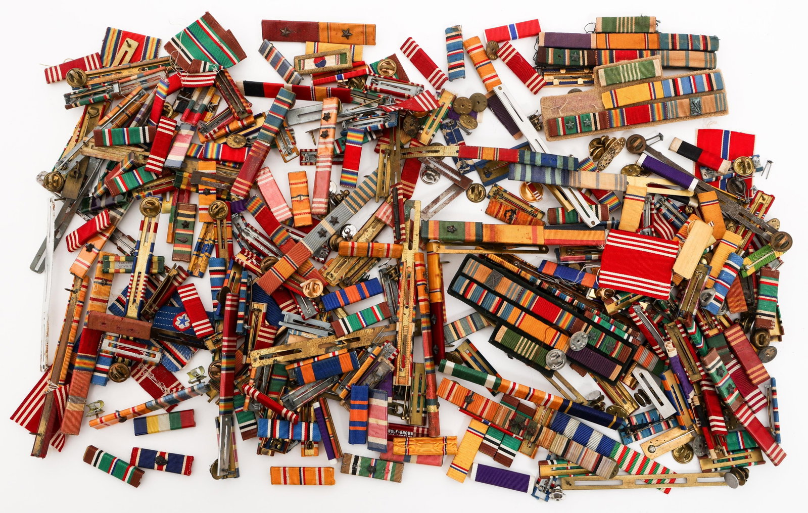 WWII - VIETNAM WAR US ARMY MEDAL RIBBONS: WWII - VIETNAM WAR US ARMY MEDAL RIBBONS WWII - Vietnam War US Army Ribbons. Includes WWII Victory, Good Conduct, Purple Heart, Korean and Vietnam Service and more.