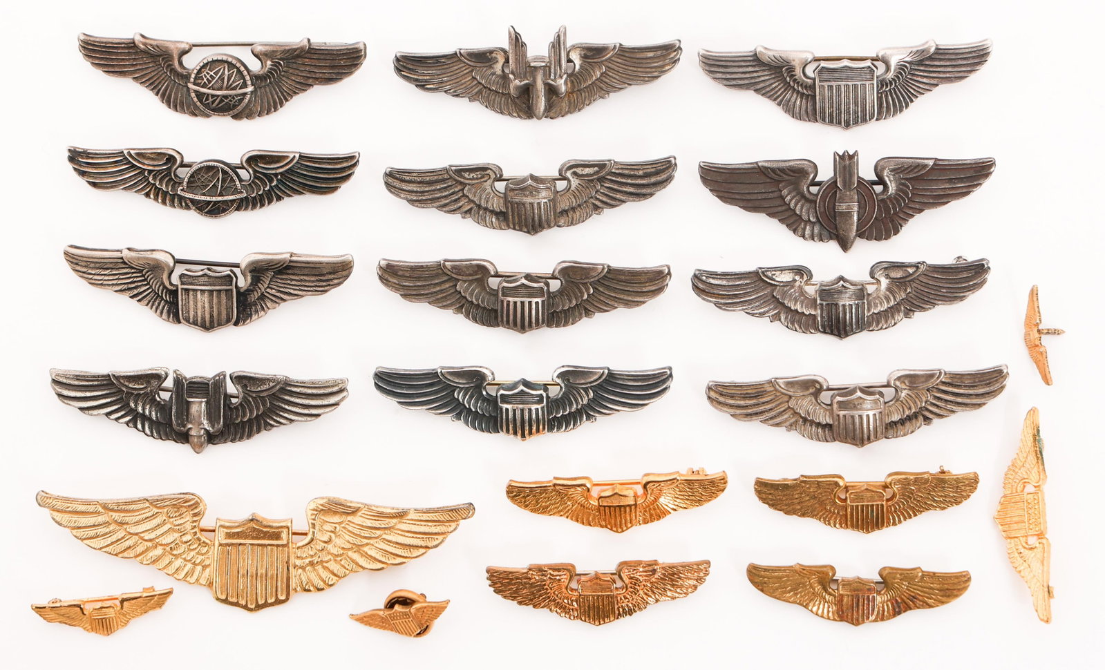 WWII USAAF 2" & 3" QUALIFICATION WINGS: WWII USAAF 2" & 3" QUALIFICATION WINGS WWII USAAF Qualification Wings. Clutchback and pinback construction. Majority are marked Sterling. Makers includes NS Meyer, Amico, Balfour, and Gemsco. (13) Pil