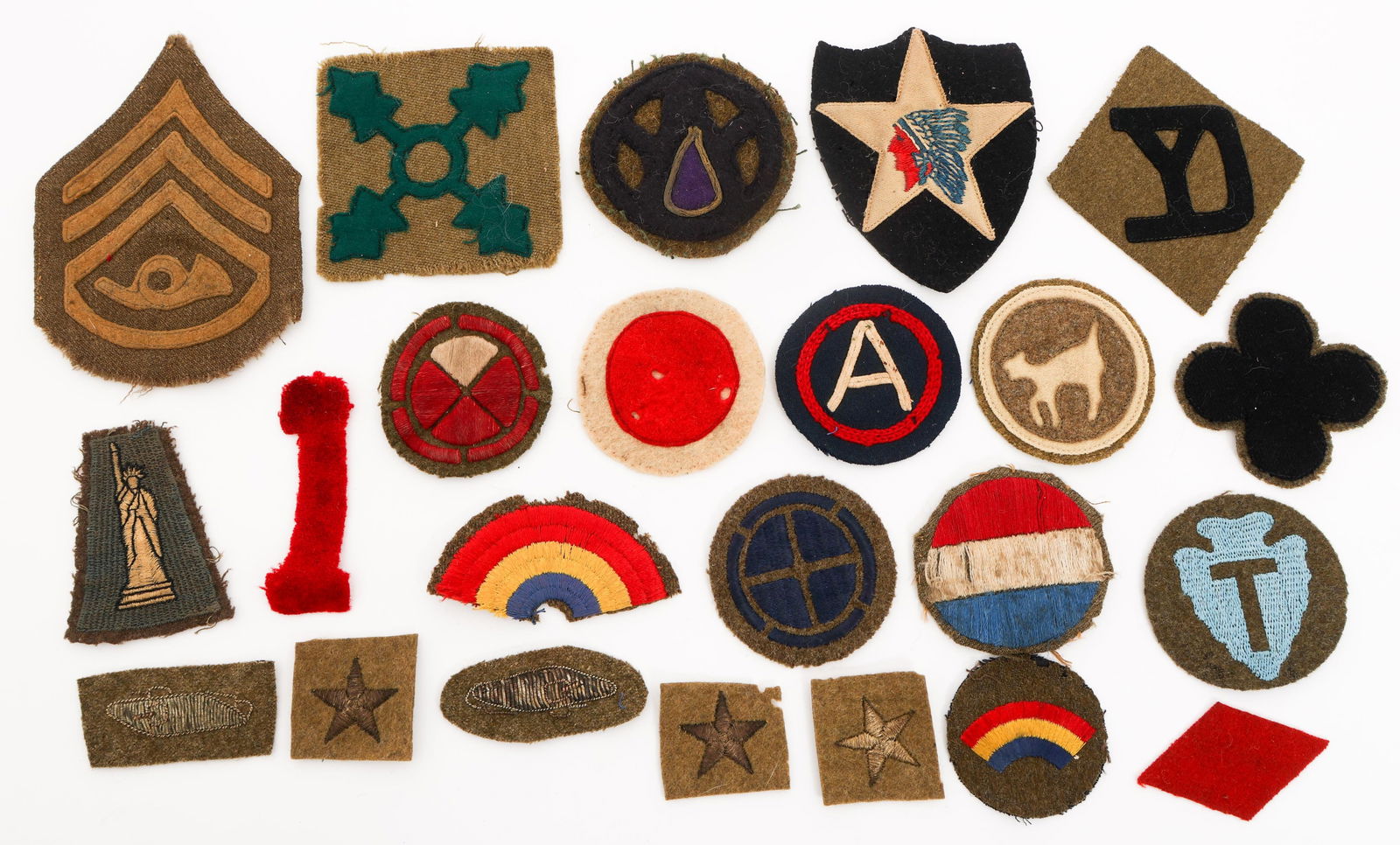 WWI US AEF DIVISION, TANK CORPS & RANK PATCHES: WWI US AEF DIVISION, TANK CORPS & RANK PATCHES WWI US AEF Division, Tank Corps and Rank Patches. Includes 1st, 2nd, 4th, 26th, 35th, 77th, 81st, 88th, 89th Divisions and more. Bullion tank Corps patch