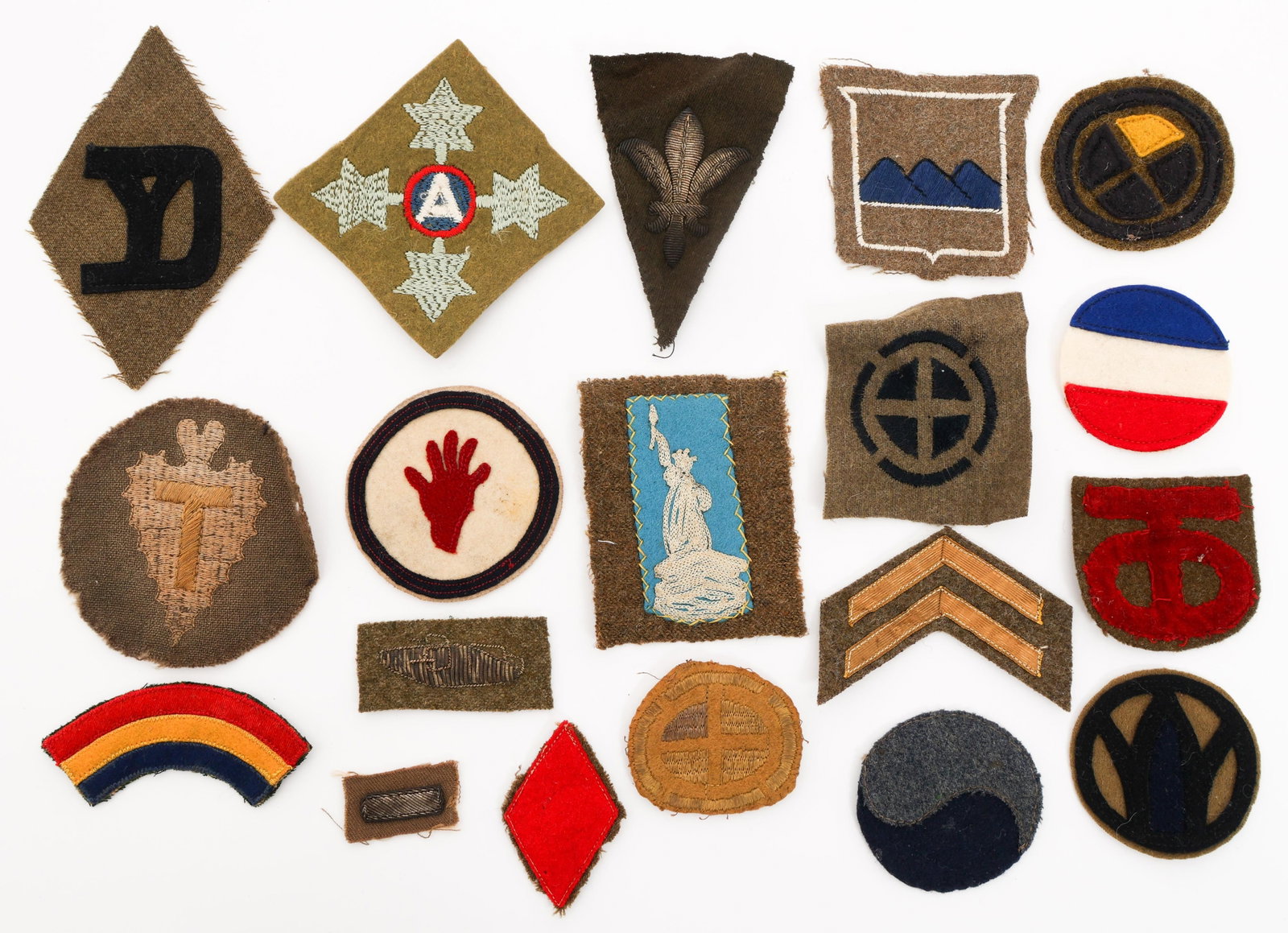 WWI US AEF DIVISION, TANK CORPS & RANK PATCHES: WWI US AEF DIVISION, TANK CORPS & RANK PATCHES WWI US AEF Division, Tank Corps and Rank Patches. Includes 4th, 5th, 36th, 77th, 80th, 89th, 90th Divisions and more. Bullion Tank Corps, service strips,