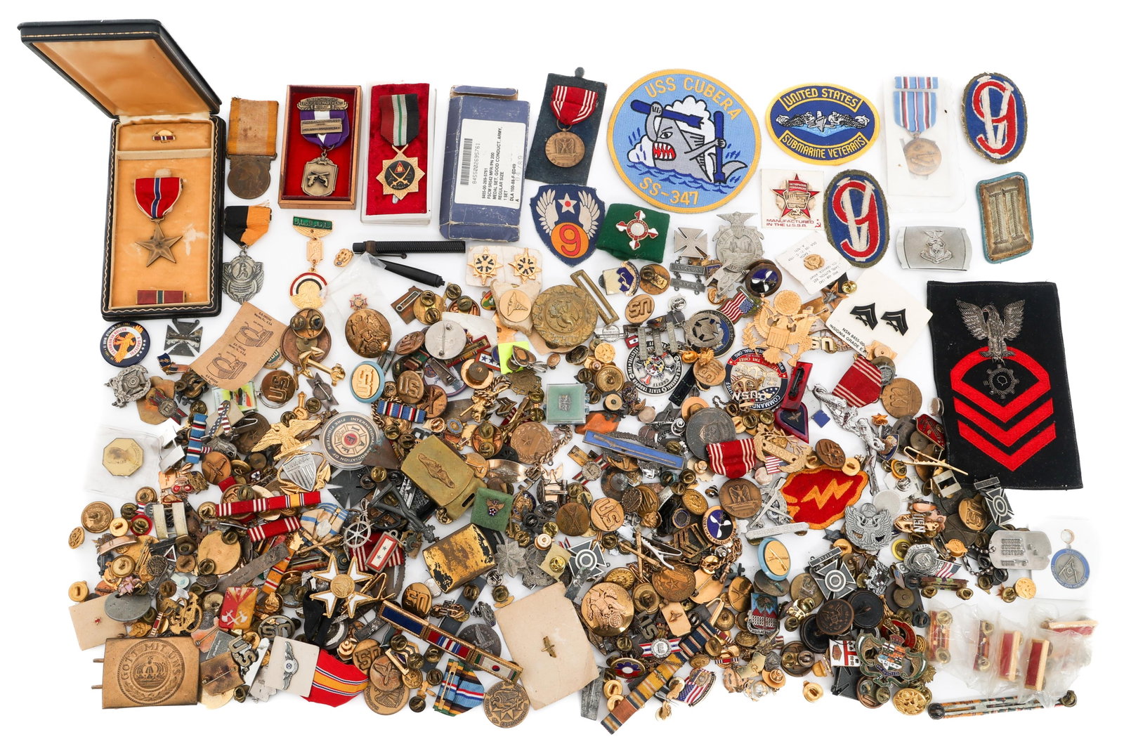 WWII - COLD WAR WORLD MILITARY INSIGNIA BONANZA: WWII - COLD WAR WORLD MILITARY INSIGNIA BONANZA WWII - Cold war World Military Insignia. Includes Bronze Star medal with case, German officer collar tab, Soviet badge, Iraqi medal, collar disks, DUI p