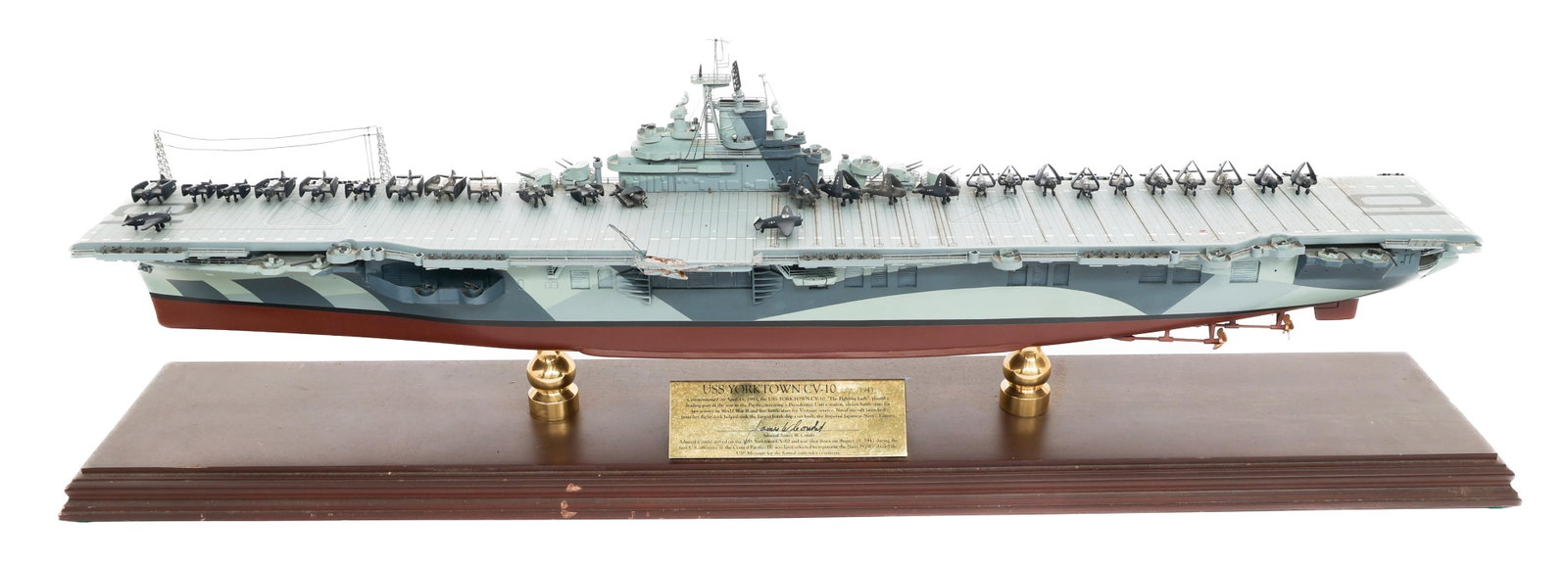 FRANKLIN MINT USS YORKTOWN SIGNED MODEL: FRANKLIN MINT USS YORKTOWN SIGNED MODEL Franklin Mint WWII US Navy USS Yorktown Model. Painted Mahogany, 1:360 scale, Number 471/1943. Signed by Rear Admiral James W. Condit. Mahogany wood base with p
