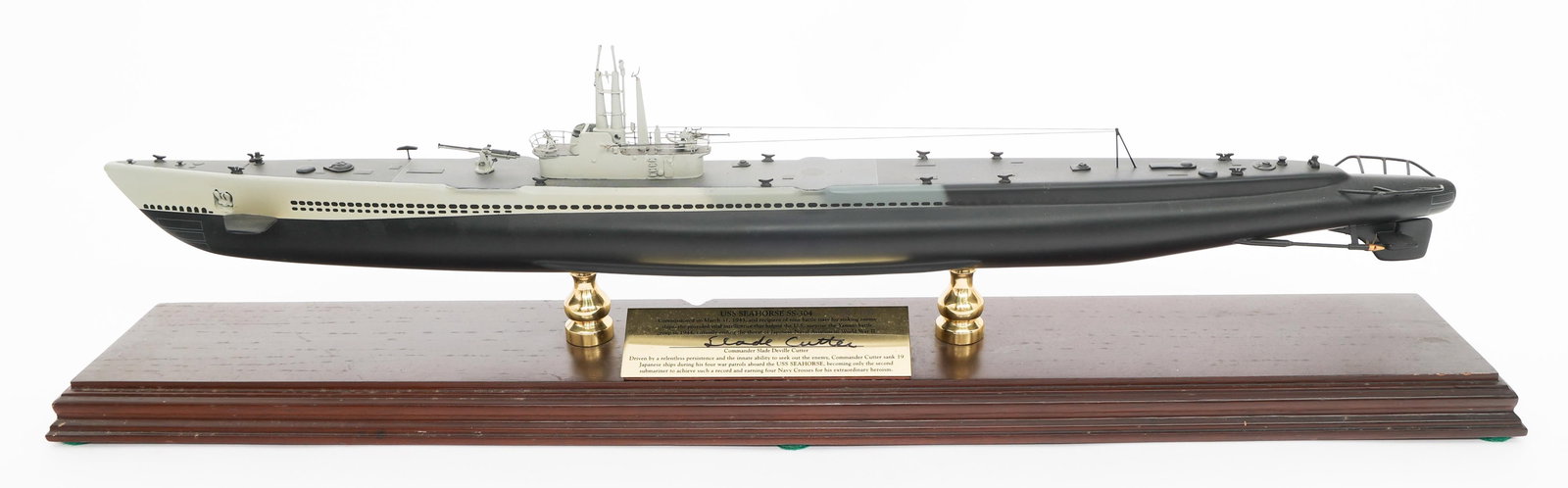 FRANKLIN MINT USS SEAHORSE SIGNED MODEL: FRANKLIN MINT USS SEAHORSE SIGNED MODEL Franklin Mint WWII US Navy USS Seahorse Model. Painted Mahogany 1:150 scale. Numbered 0238/1943. Signed by Captain Slade Deville Cutter. Mahogany wood base with