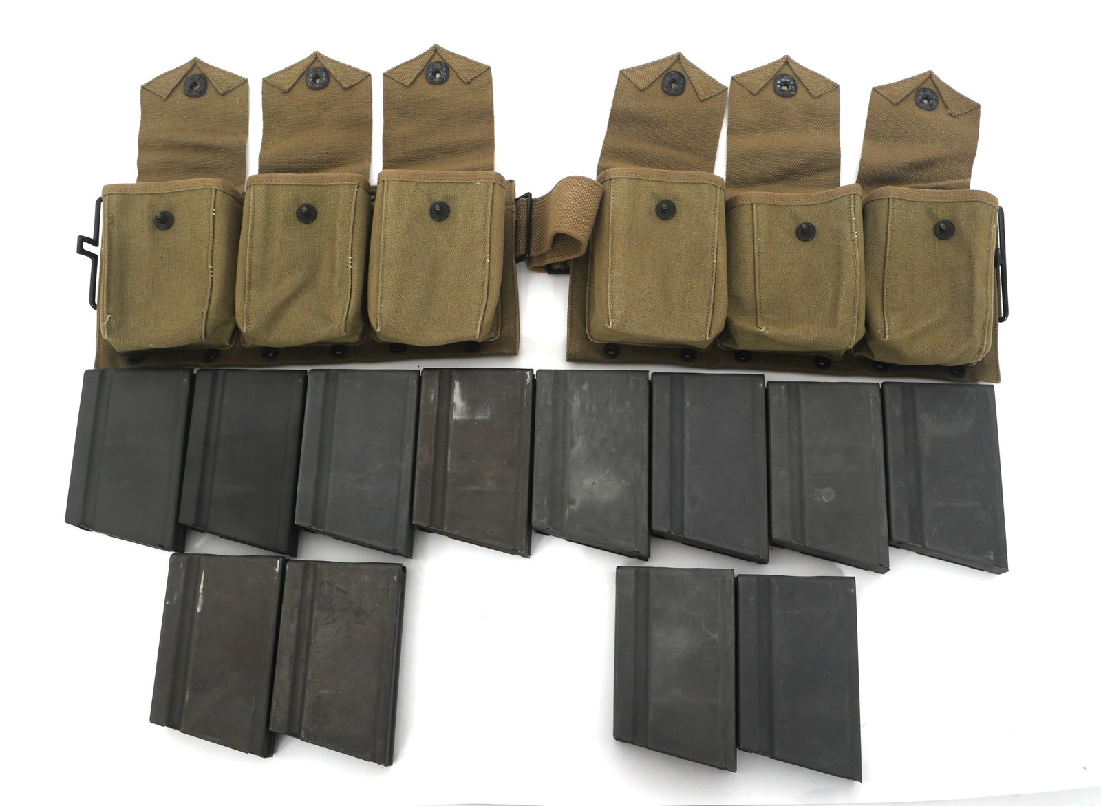 WWII US M1937 BAR MAGAZINE CARRIER & MAGAZINES: WWII US M1937 BAR MAGAZINE CARRIER & MAGAZINES WWII US M1937 BAR machine gun magazine carrier with magazines. M1937 BAR stamped D.M. Shoe Co. - 1941. 12 BAR magazines.