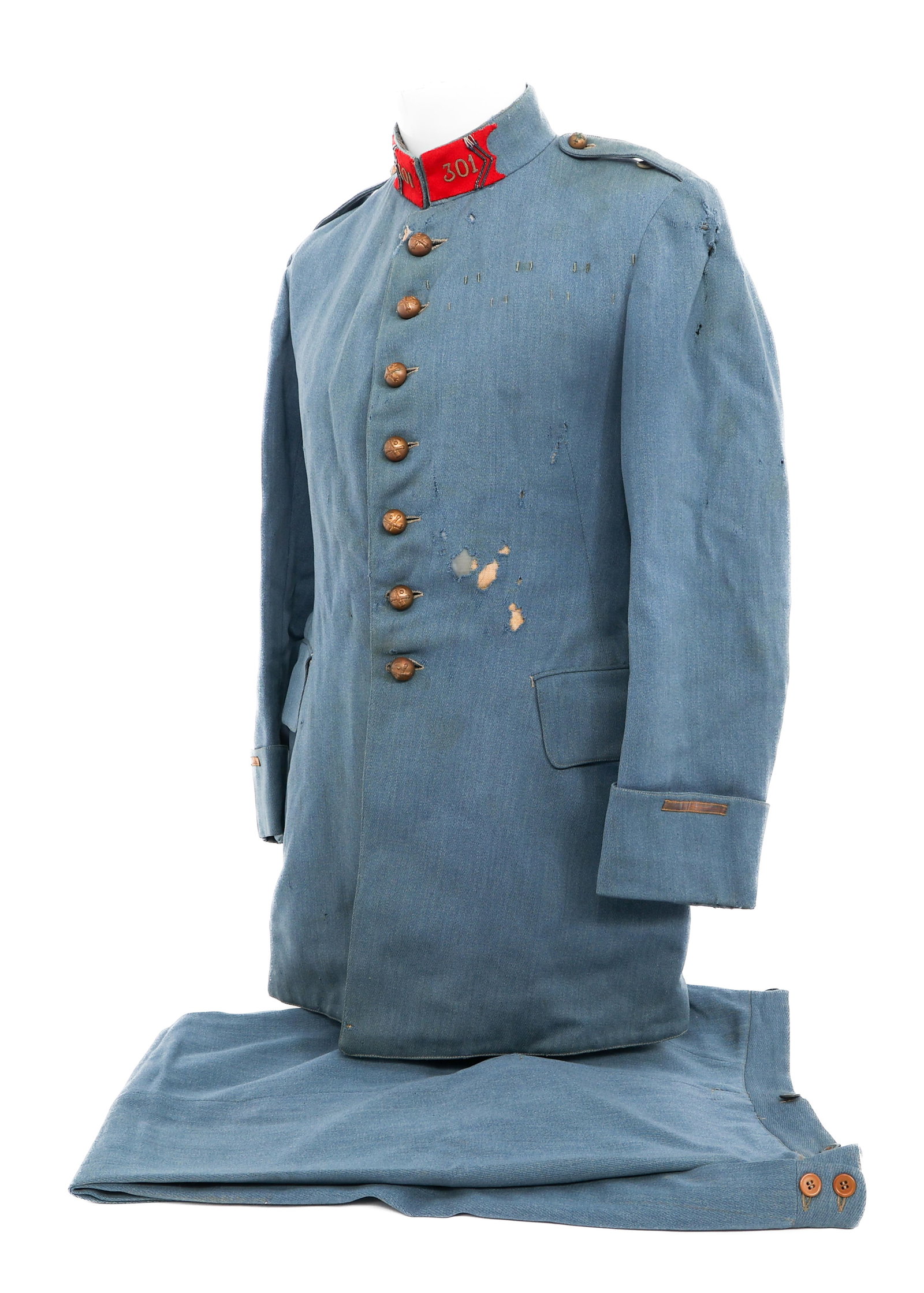 FRENCH M1922 301st ART. HORIZON BLUE NCO UNIFORM: FRENCH M1922 301st ART. HORIZON BLUE NCO UNIFORM French Model 1922 301st Artillery Regiment Senior NCO Uniform. M1922 Officer pattern, horizon blue wool, two-pocket tunic with 301st collar insignia, s