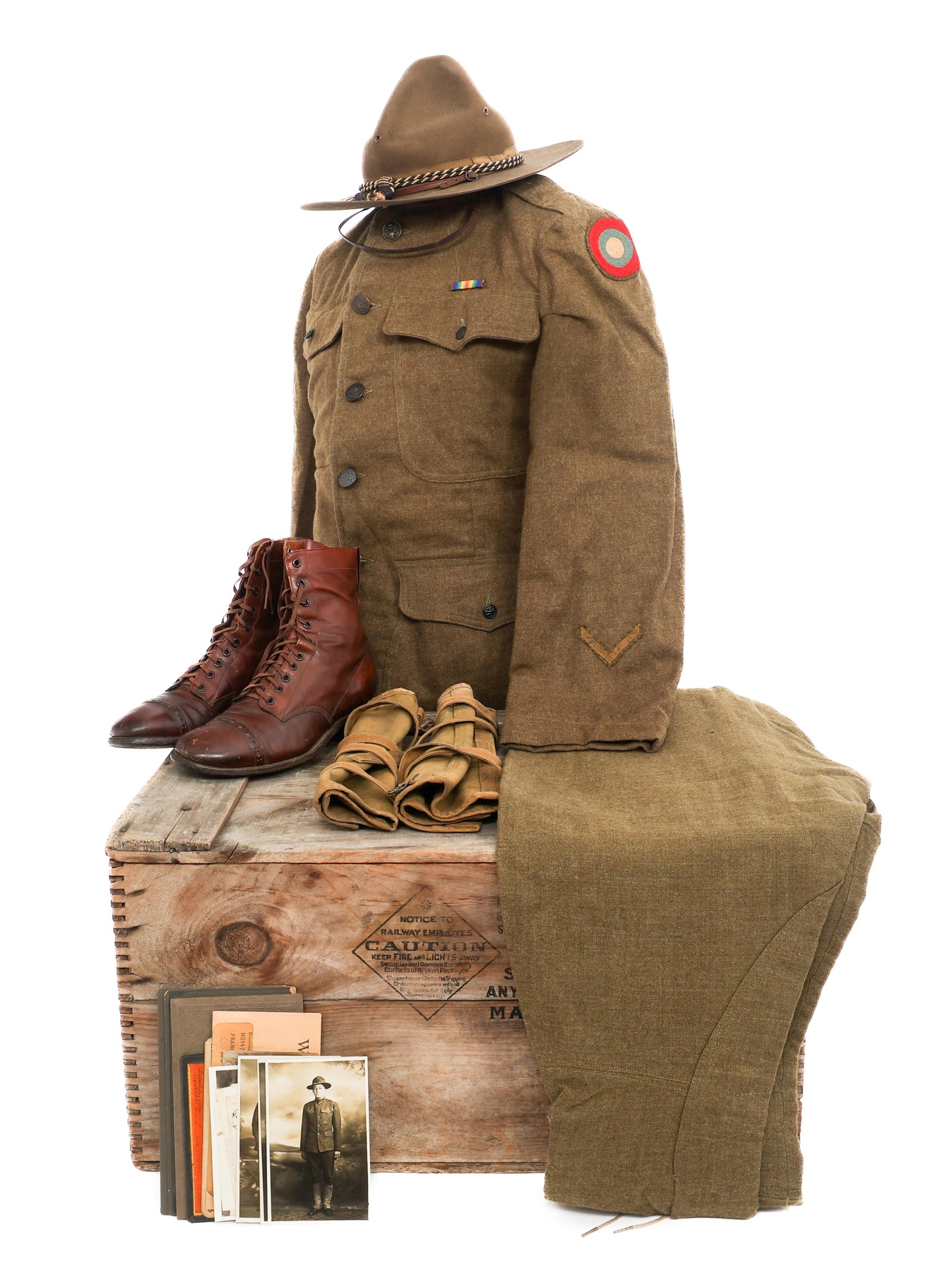 WWI AEF USAS NAMED AVIATION MECHANIC GROUPING: WWI AEF USAS NAMED AVIATION MECHANIC GROUPING WWI AEF US Air Service Aviation Mechanic Grouping. Named to Frank J. Zinslen, 2071490 (1897-1972). (1) M1917 Uniform. OD wool tunic with USAS chain stitch
