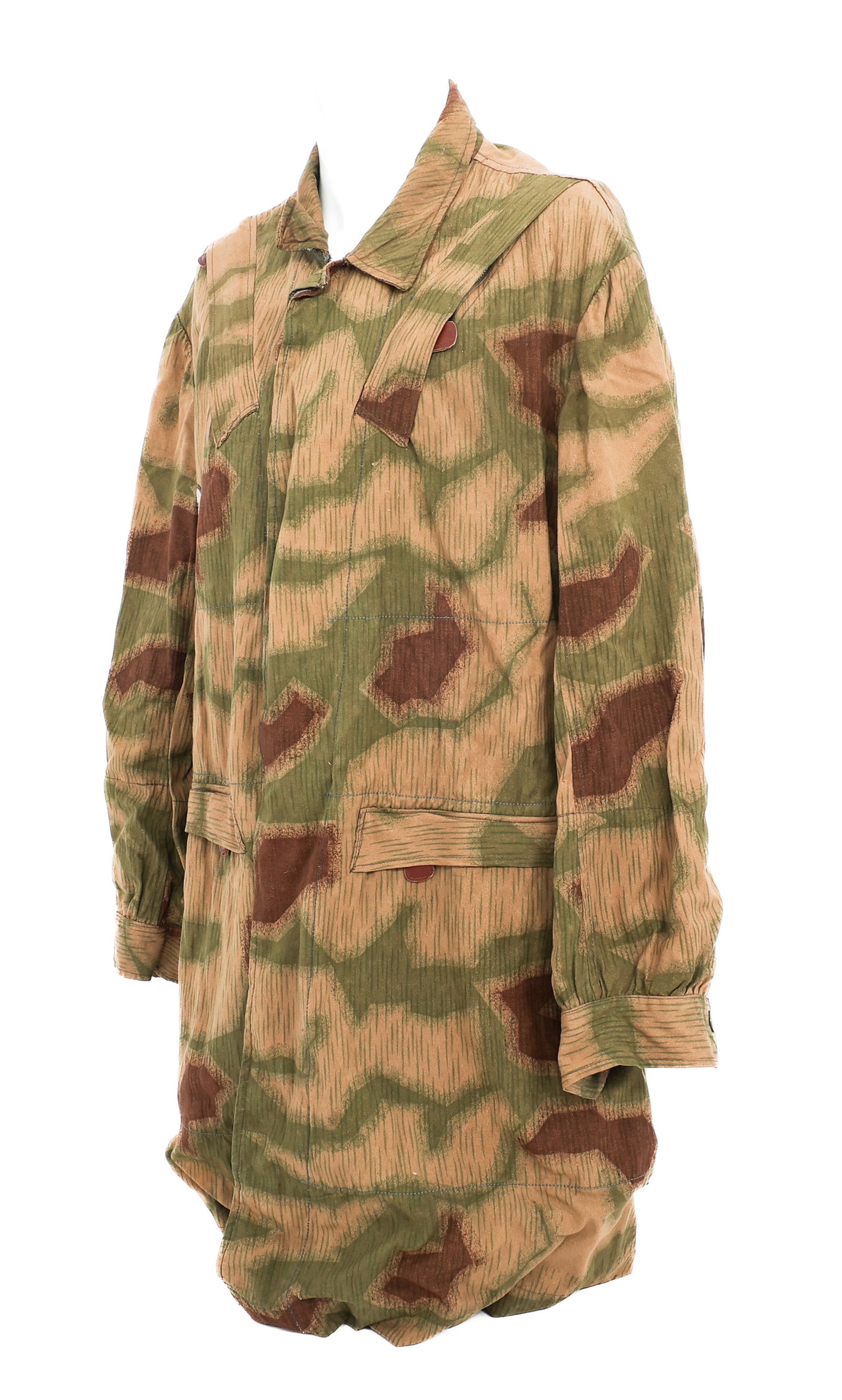 WWII GERMAN FALLSCHIRMJAGER CAMO JUMP SMOCK: WWII GERMAN FALLSCHIRMJAGER CAMO JUMP SMOCK WWII German Fallschirmjager Camo Jump Smock. Cotton construction with Luftwaffe splinter camouflage pattern. Silk liners present in the arms. Stamps present