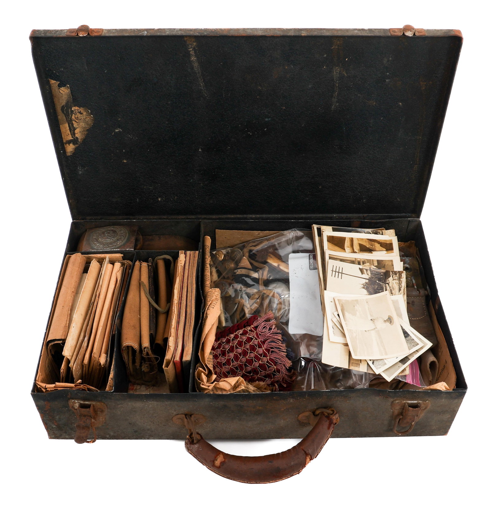 WWI US ARMY VET BRING BACK ATTRIBUTED GROUPING: WWI US ARMY VET BRING BACK ATTRIBUTED GROUPING WWI US Army Veteran Bring Back Grouping. Attributed to Forrest E Armstrong, 2004216. Includes German flatware, Prussian enlisted belt buckles, Iron Cross